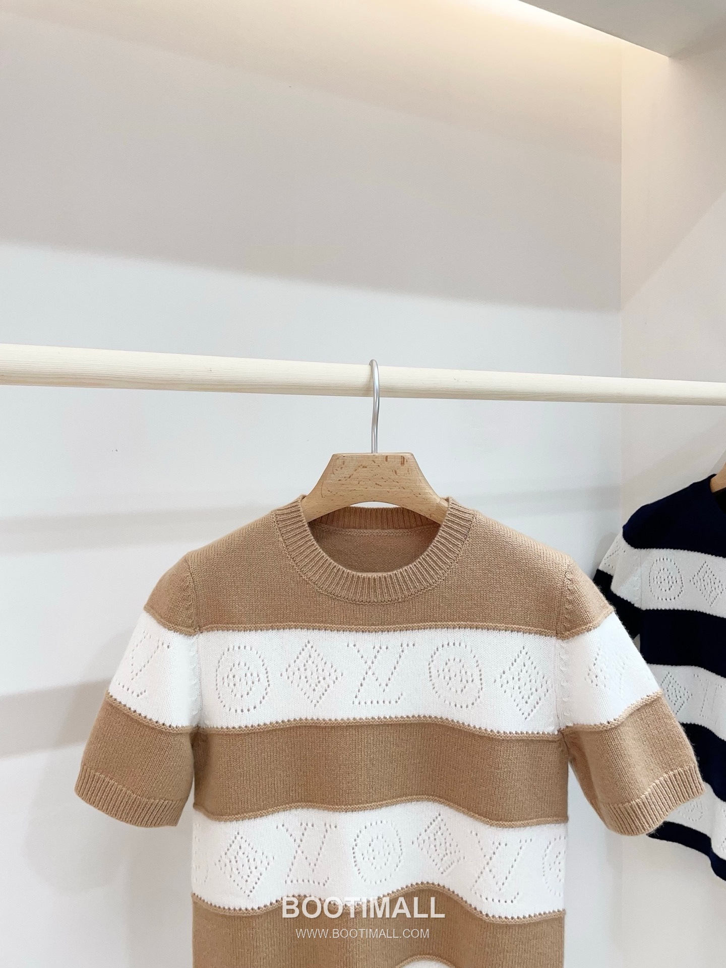 루이비통 2026SS 울캐시미어 모노그램 플로럴 슬림핏 반팔 니트 Louis Vuitton 2026 SS Wool Cashmere Monogram Floral Slim Fit Short Sleeve Knit 15