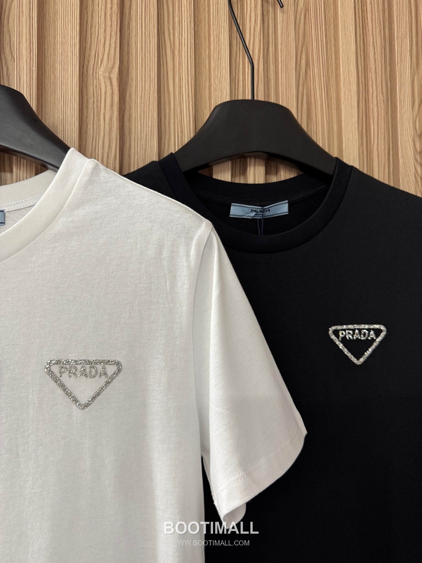 프라다 2026SS 코튼 트라이앵글 크리스탈로고 슬림핏 반팔 티셔츠 Prada 2026 SS Cotton Triangle Crystal Logo Slim Fit Short Sleeve T Shirt 4