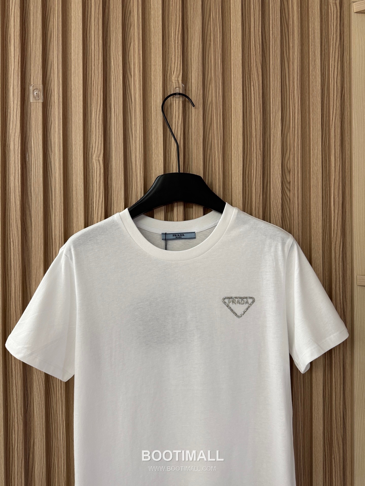 프라다 2026SS 코튼 트라이앵글 크리스탈로고 슬림핏 반팔 티셔츠 Prada 2026 SS Cotton Triangle Crystal Logo Slim Fit Short Sleeve T Shirt 12