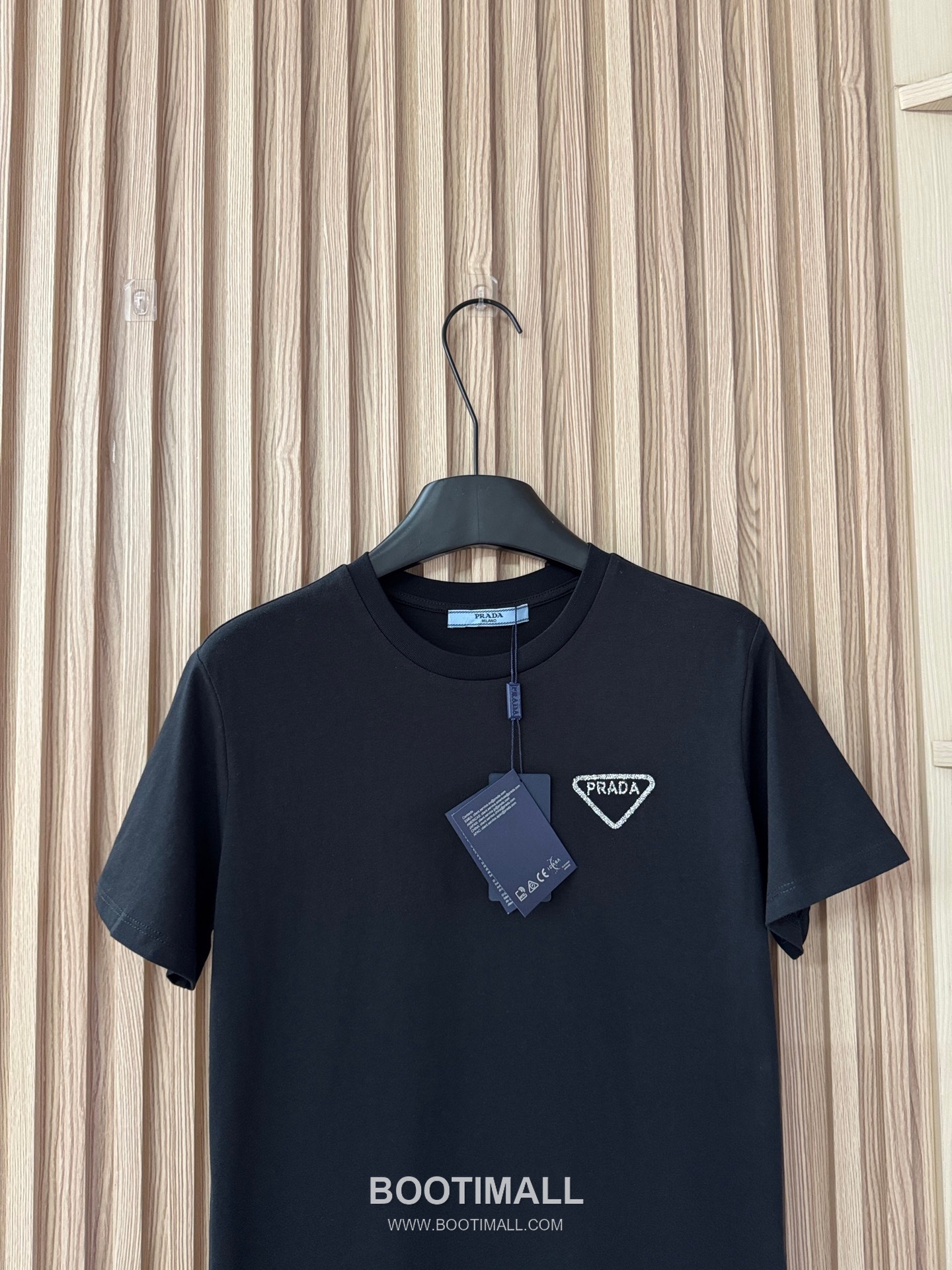 프라다 2026SS 코튼 트라이앵글 크리스탈로고 슬림핏 반팔 티셔츠 Prada 2026 SS Cotton Triangle Crystal Logo Slim Fit Short Sleeve T Shirt 21