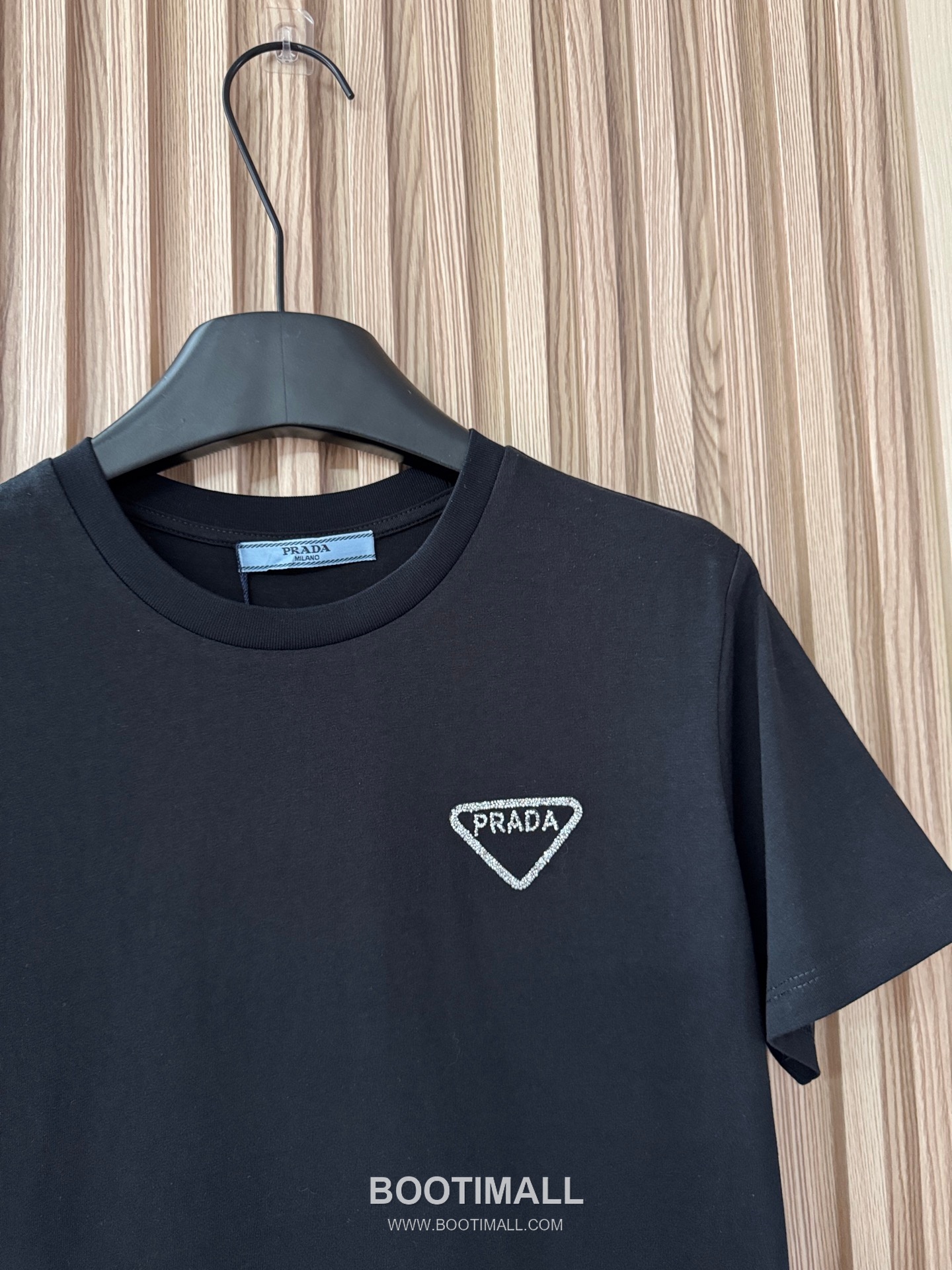 프라다 2026SS 코튼 트라이앵글 크리스탈로고 슬림핏 반팔 티셔츠 Prada 2026 SS Cotton Triangle Crystal Logo Slim Fit Short Sleeve T Shirt 22