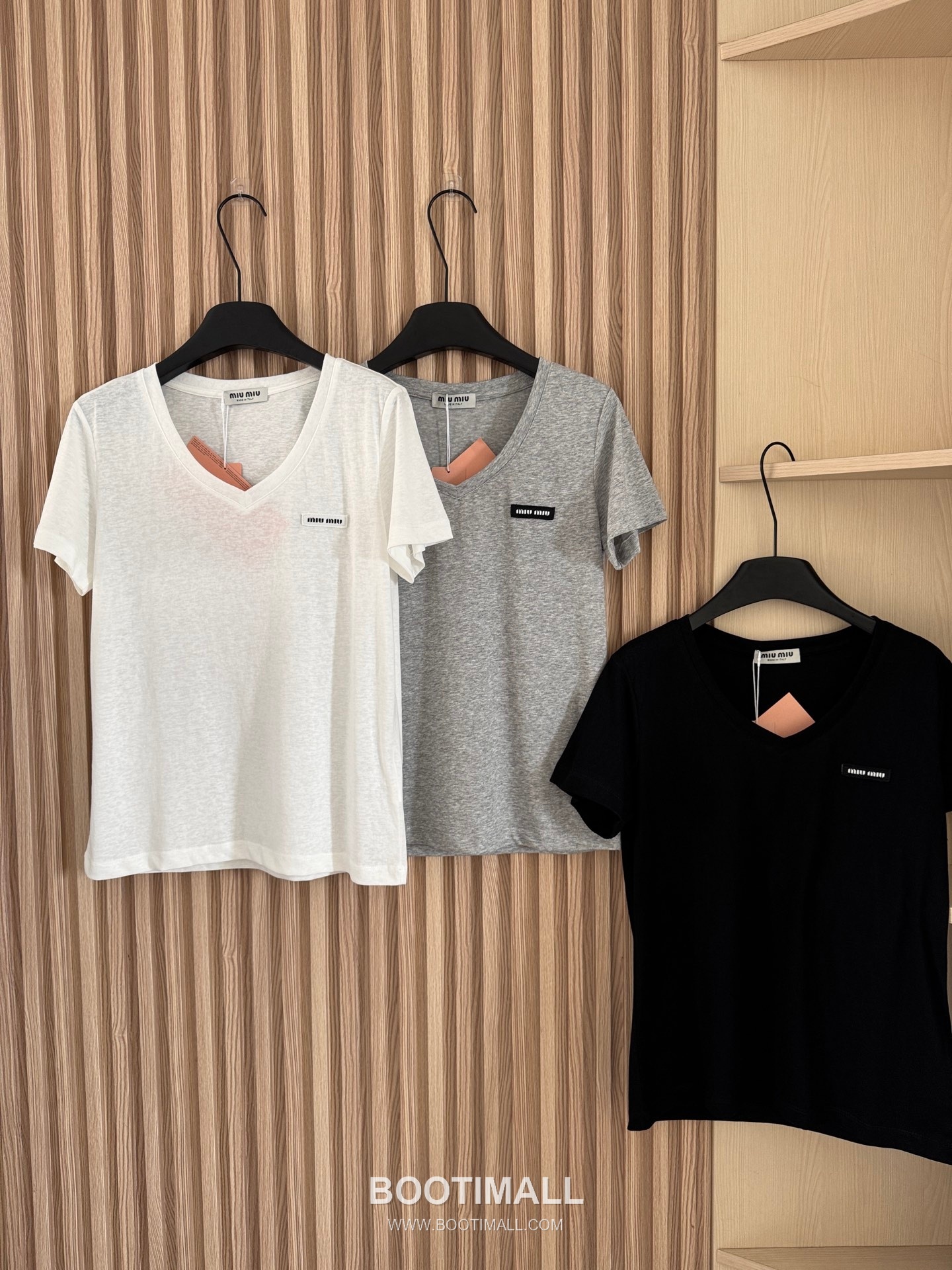 프라다 2026SS 슬럽코튼 트라이앵글로고 슬림핏 브이넥 반팔 티셔츠 Prada 2026 SS Slub Cotton Triangle Logo Slim Fit V Neck Short Sleeve T Shirt 1