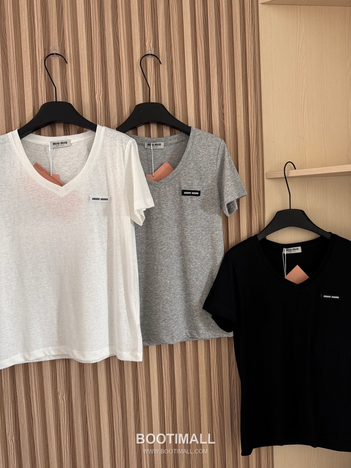 프라다 2026SS 슬럽코튼 트라이앵글로고 슬림핏 브이넥 반팔 티셔츠 Prada 2026 SS Slub Cotton Triangle Logo Slim Fit V Neck Short Sleeve T Shirt 2