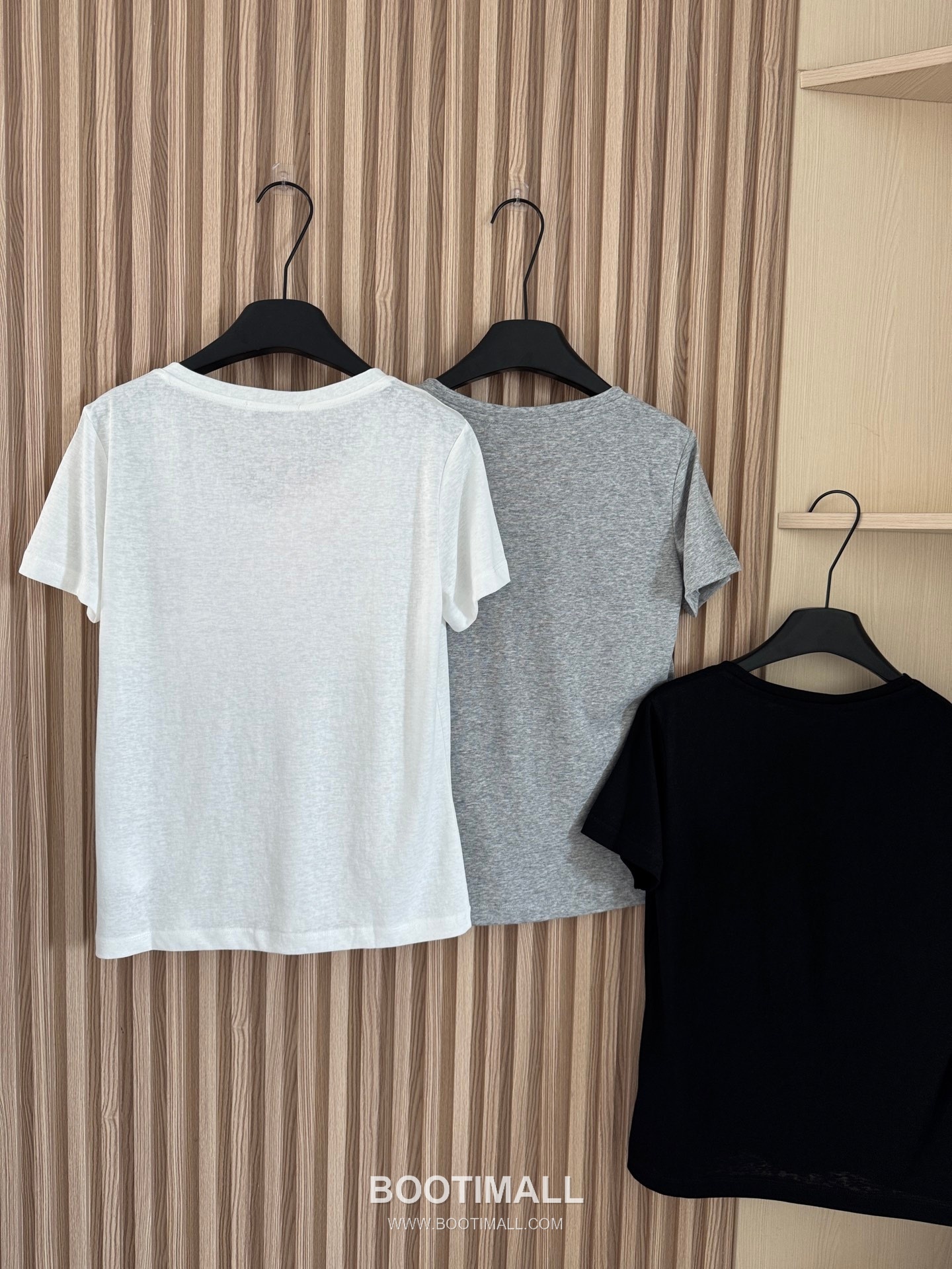 프라다 2026SS 슬럽코튼 트라이앵글로고 슬림핏 브이넥 반팔 티셔츠 Prada 2026 SS Slub Cotton Triangle Logo Slim Fit V Neck Short Sleeve T Shirt 3