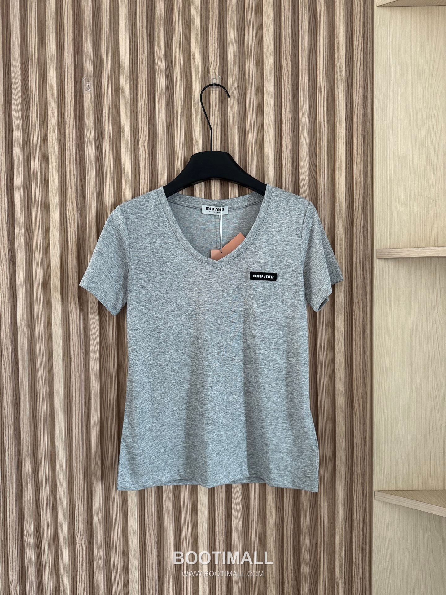 프라다 2026SS 슬럽코튼 트라이앵글로고 슬림핏 브이넥 반팔 티셔츠 Prada 2026 SS Slub Cotton Triangle Logo Slim Fit V Neck Short Sleeve T Shirt 4