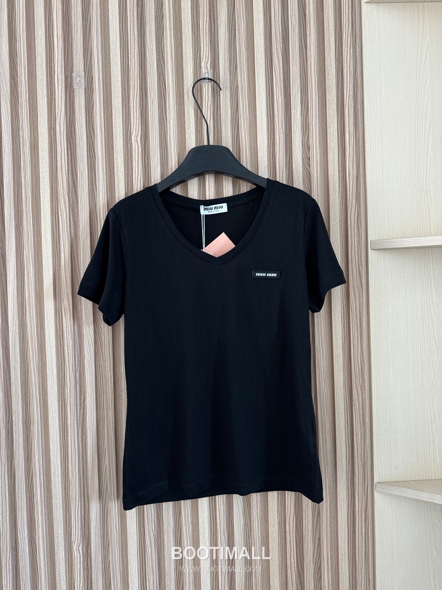 프라다 2026SS 슬럽코튼 트라이앵글로고 슬림핏 브이넥 반팔 티셔츠 Prada 2026 SS Slub Cotton Triangle Logo Slim Fit V Neck Short Sleeve T Shirt 5