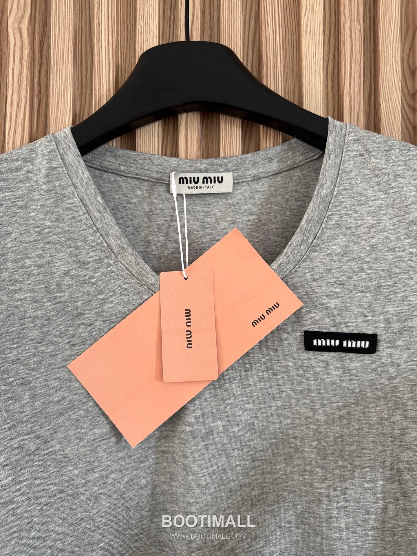 프라다 2026SS 슬럽코튼 트라이앵글로고 슬림핏 브이넥 반팔 티셔츠 Prada 2026 SS Slub Cotton Triangle Logo Slim Fit V Neck Short Sleeve T Shirt 8