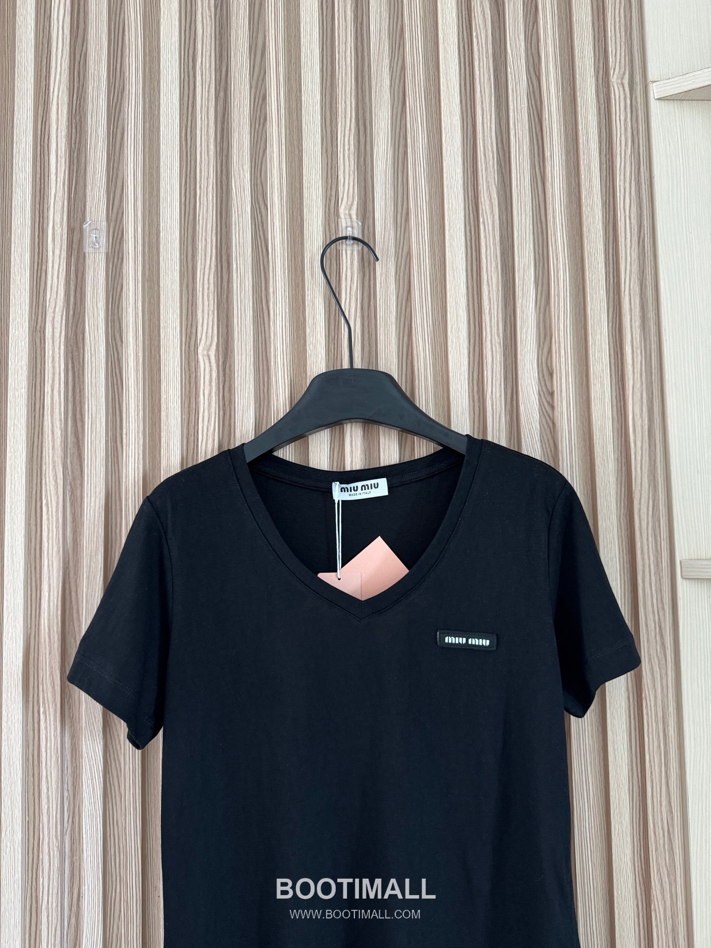 프라다 2026SS 슬럽코튼 트라이앵글로고 슬림핏 브이넥 반팔 티셔츠 Prada 2026 SS Slub Cotton Triangle Logo Slim Fit V Neck Short Sleeve T Shirt 10