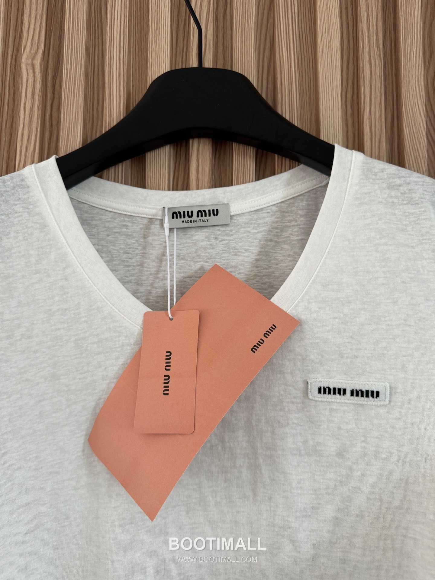 프라다 2026SS 슬럽코튼 트라이앵글로고 슬림핏 브이넥 반팔 티셔츠 Prada 2026 SS Slub Cotton Triangle Logo Slim Fit V Neck Short Sleeve T Shirt 19
