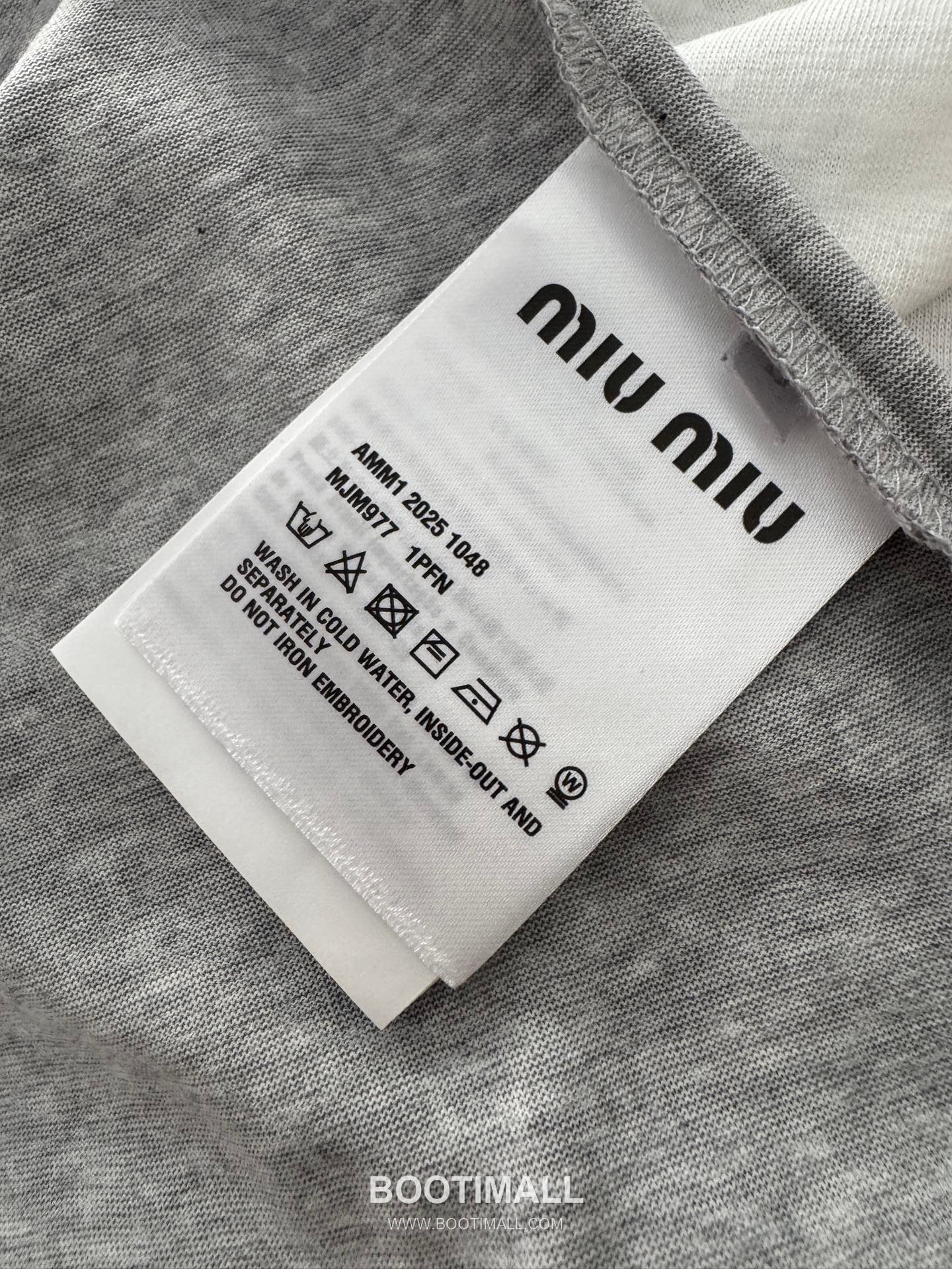 프라다 2026SS 슬럽코튼 트라이앵글로고 슬림핏 브이넥 반팔 티셔츠 Prada 2026 SS Slub Cotton Triangle Logo Slim Fit V Neck Short Sleeve T Shirt 21