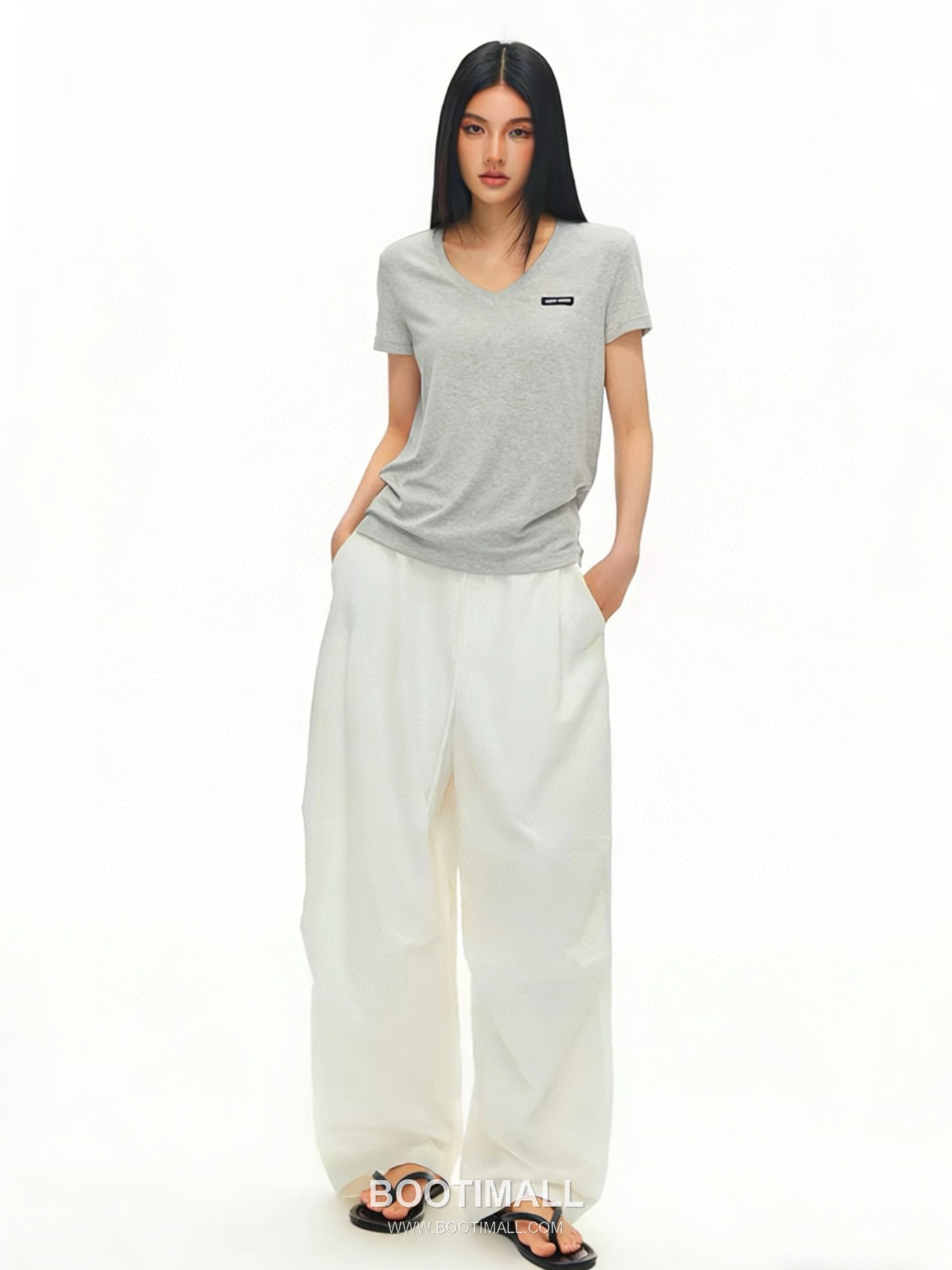 프라다 2026SS 슬럽코튼 트라이앵글로고 슬림핏 브이넥 반팔 티셔츠 Prada 2026 SS Slub Cotton Triangle Logo Slim Fit V Neck Short Sleeve T Shirt 1