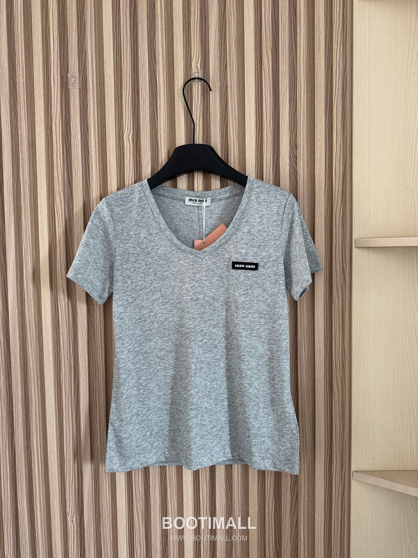 프라다 2026SS 슬럽코튼 트라이앵글로고 슬림핏 브이넥 반팔 티셔츠 Prada 2026 SS Slub Cotton Triangle Logo Slim Fit V Neck Short Sleeve T Shirt 4