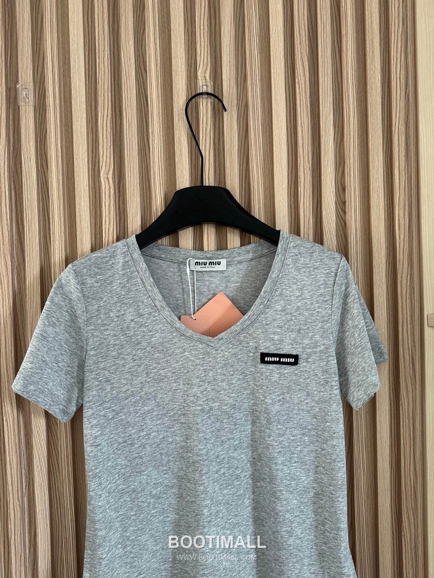 프라다 2026SS 슬럽코튼 트라이앵글로고 슬림핏 브이넥 반팔 티셔츠 Prada 2026 SS Slub Cotton Triangle Logo Slim Fit V Neck Short Sleeve T Shirt 5