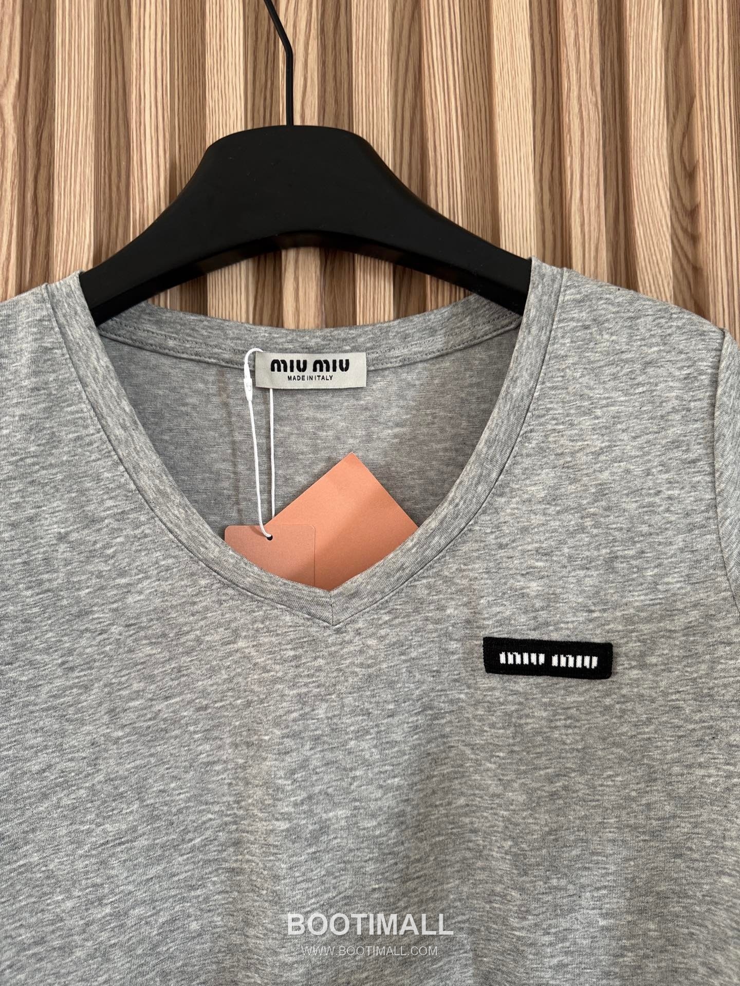 프라다 2026SS 슬럽코튼 트라이앵글로고 슬림핏 브이넥 반팔 티셔츠 Prada 2026 SS Slub Cotton Triangle Logo Slim Fit V Neck Short Sleeve T Shirt 6