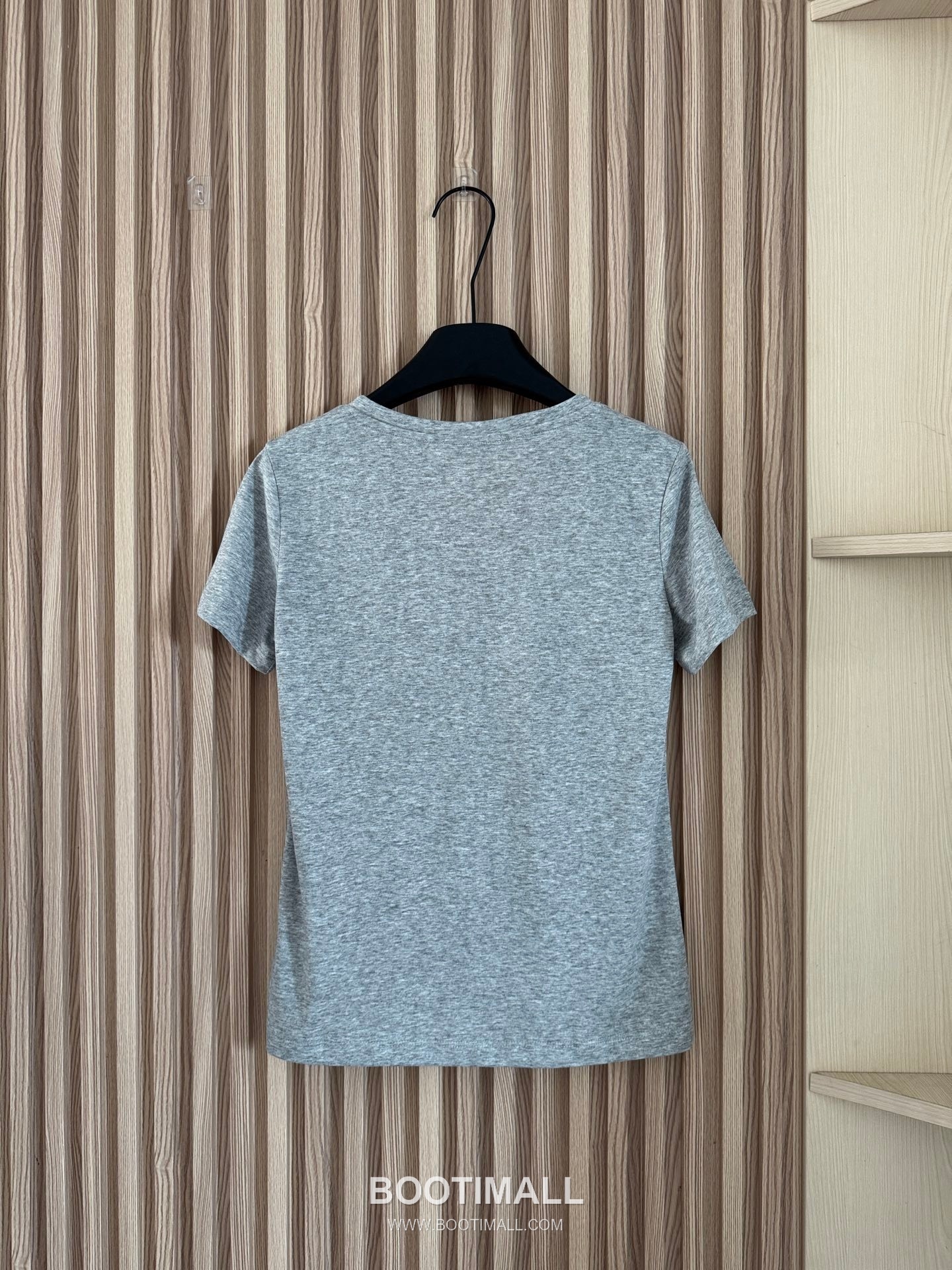 프라다 2026SS 슬럽코튼 트라이앵글로고 슬림핏 브이넥 반팔 티셔츠 Prada 2026 SS Slub Cotton Triangle Logo Slim Fit V Neck Short Sleeve T Shirt 8