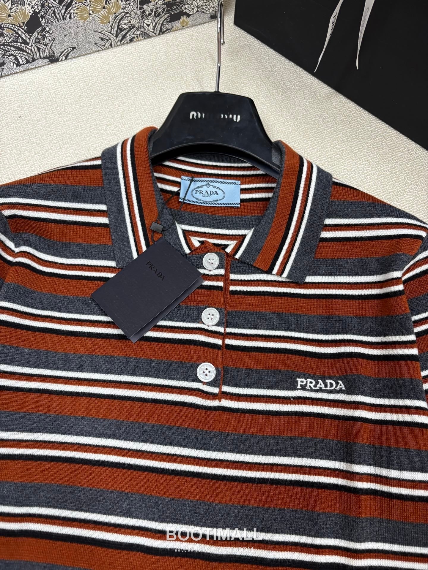 디올 2026SS 울코튼 혼방 스트라이프 로고자수 슬림핏 폴로 반팔 니트 Dior 2026 SS Wool Cotton Blend Stripe Logo Embroidered Slim Fit Polo Short Sleeve Knit 7