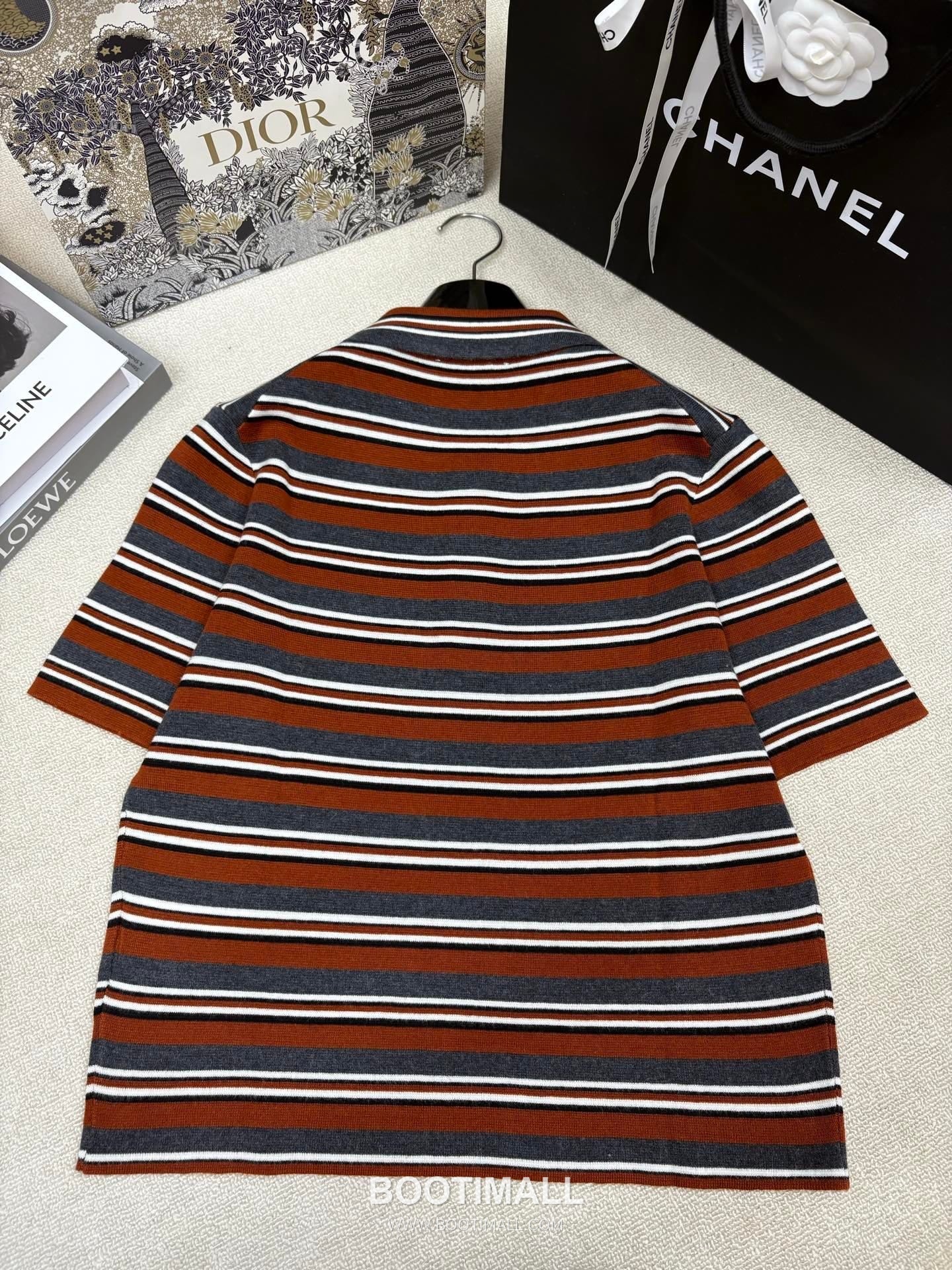 디올 2026SS 울코튼 혼방 스트라이프 로고자수 슬림핏 폴로 반팔 니트 Dior 2026 SS Wool Cotton Blend Stripe Logo Embroidered Slim Fit Polo Short Sleeve Knit 10