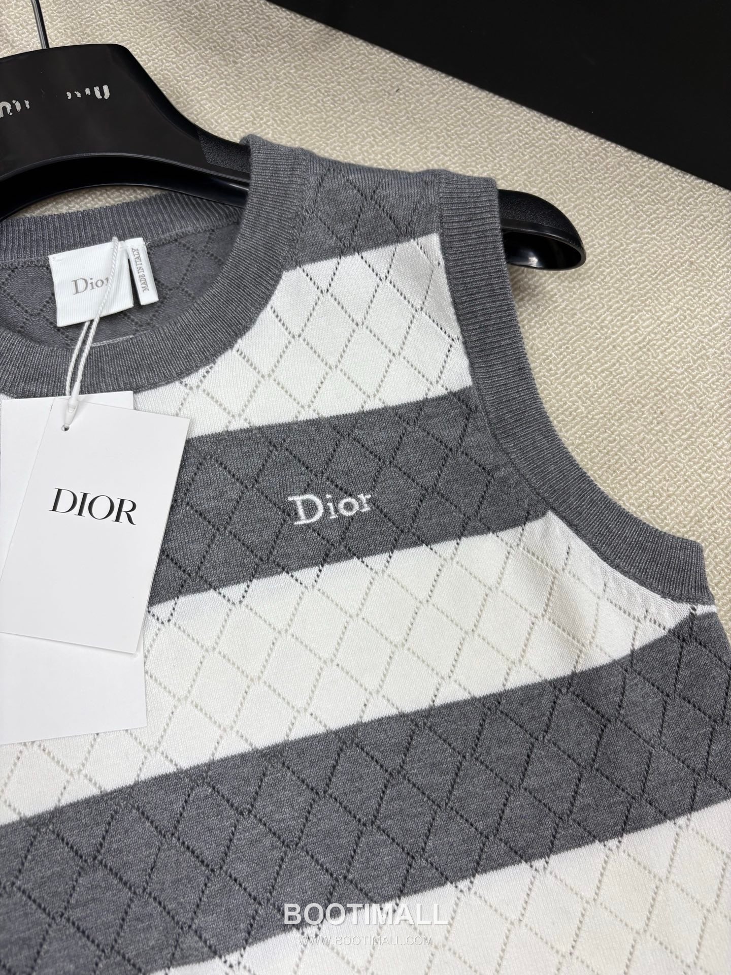 디올 2026SS 캐시미어실크 혼방 스트라이프 다이아자카드 로고자수 슬림핏 슬리브리스 니트 Dior 2026 SS Cashmere Silk Blend Stripe Diamond Jacquard Logo Embroidered Slim Fit Sleeveless Knit 8