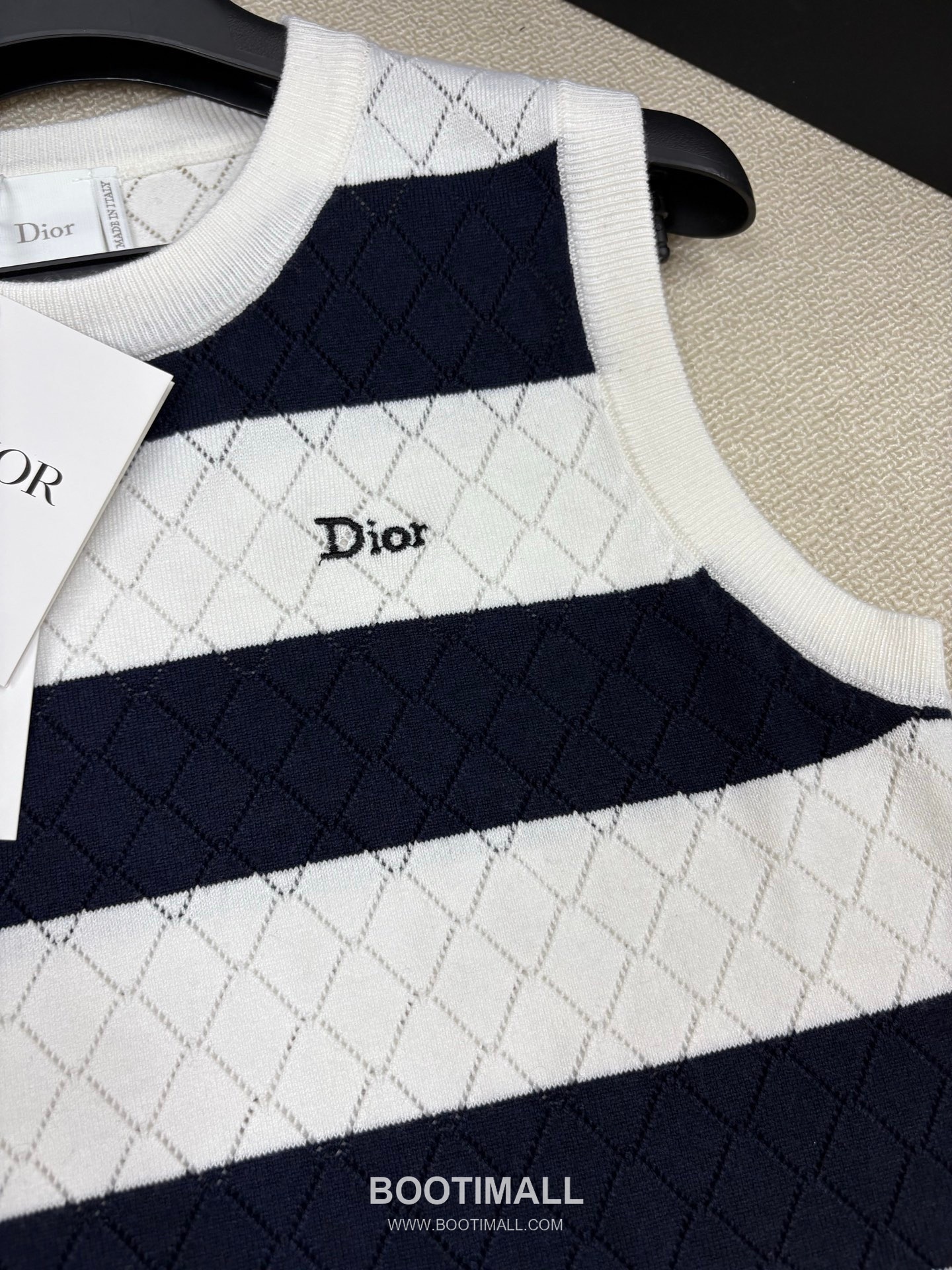 디올 2026SS 캐시미어실크 혼방 스트라이프 다이아자카드 로고자수 슬림핏 슬리브리스 니트 Dior 2026 SS Cashmere Silk Blend Stripe Diamond Jacquard Logo Embroidered Slim Fit Sleeveless Knit 8