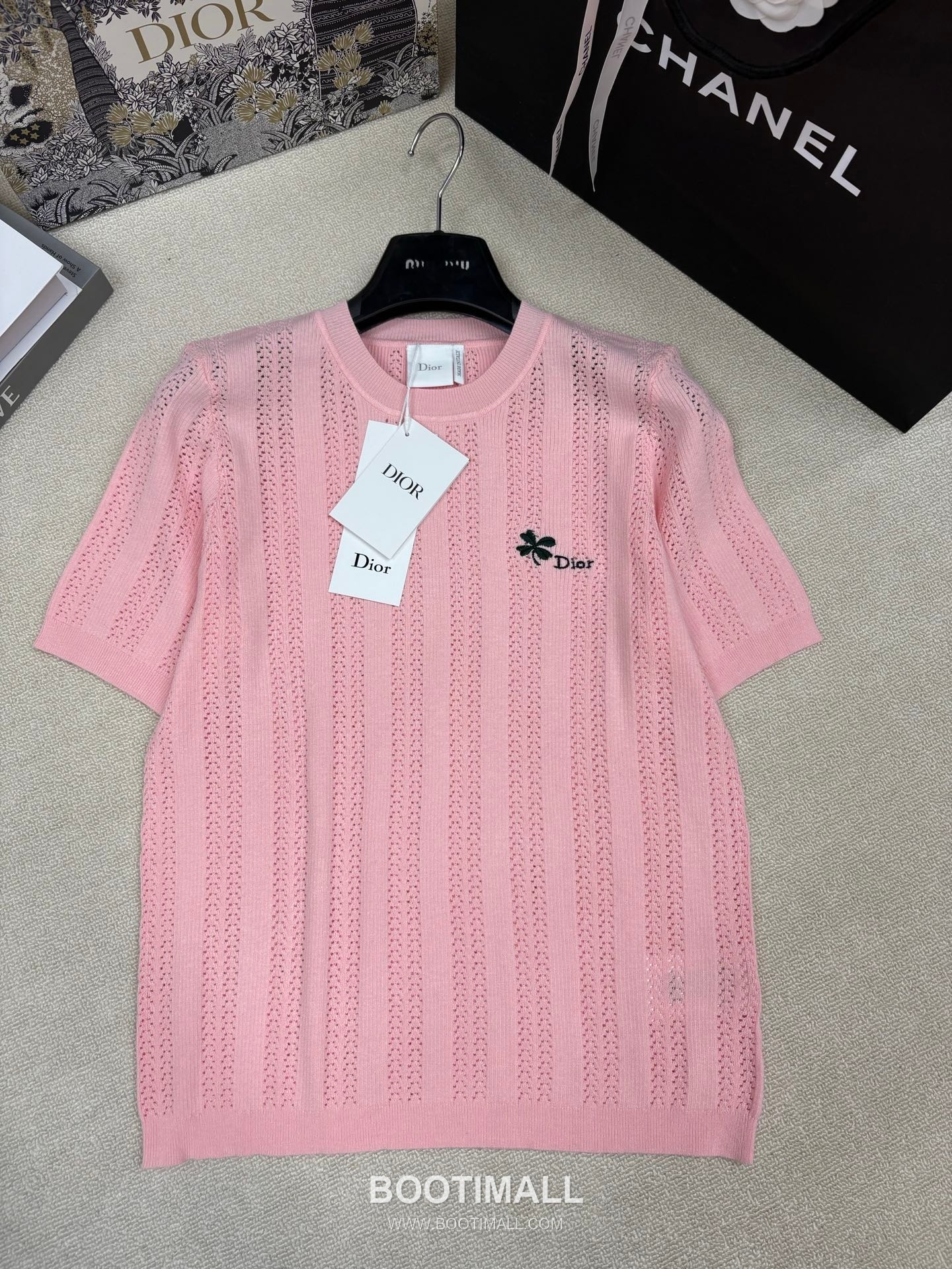 디올 2026SS 캐시미어실크 혼방 오픈워크 플로럴 로고자수 슬림핏 반팔 니트 Dior 2026 SS Cashmere Silk Blend Openwork Floral Logo Embroidered Slim Fit Short Sleeve Knit 5