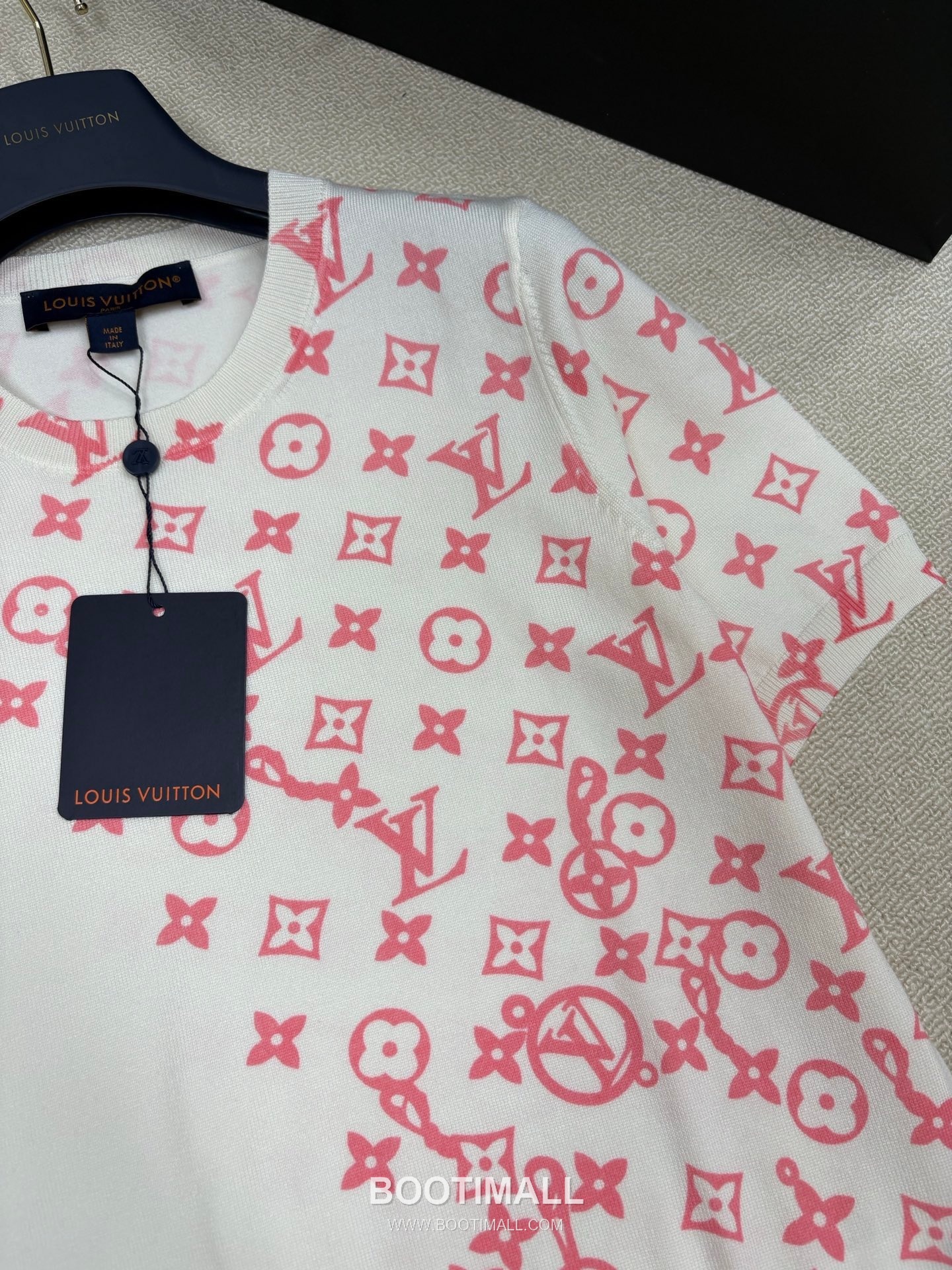 디올 2026SS 실크혼방 하프컬러 로고프린트 레귤러핏 반팔 니트 Dior 2026 SS Silk Blend Half Color Logo Print Regular Fit Short Sleeve Knit 9