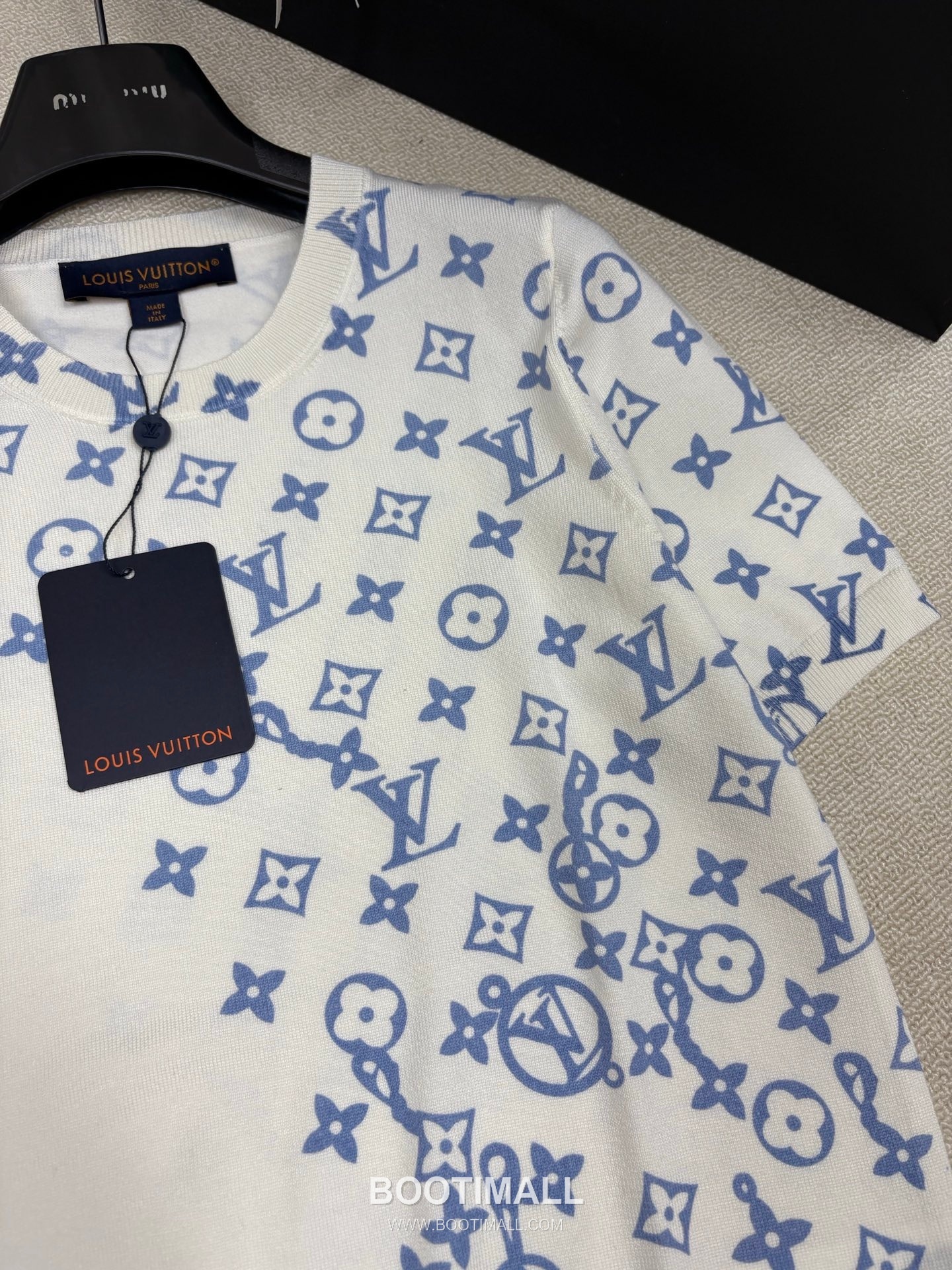 디올 2026SS 실크혼방 하프컬러 로고프린트 레귤러핏 반팔 니트 Dior 2026 SS Silk Blend Half Color Logo Print Regular Fit Short Sleeve Knit 9