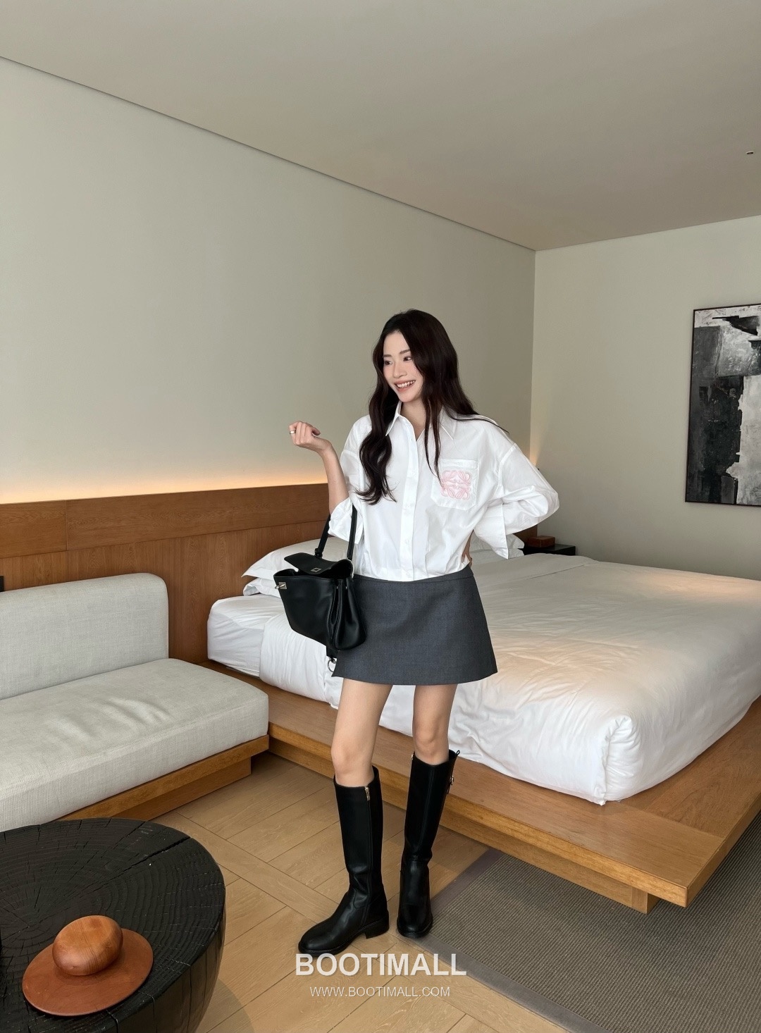 로에베 2026SS 코튼 아나그램 로고자수 크롭핏 긴팔 셔츠 Loewe 2026 SS Cotton Anagram Logo Embroidered Cropped Fit Long Sleeve Shirt 2