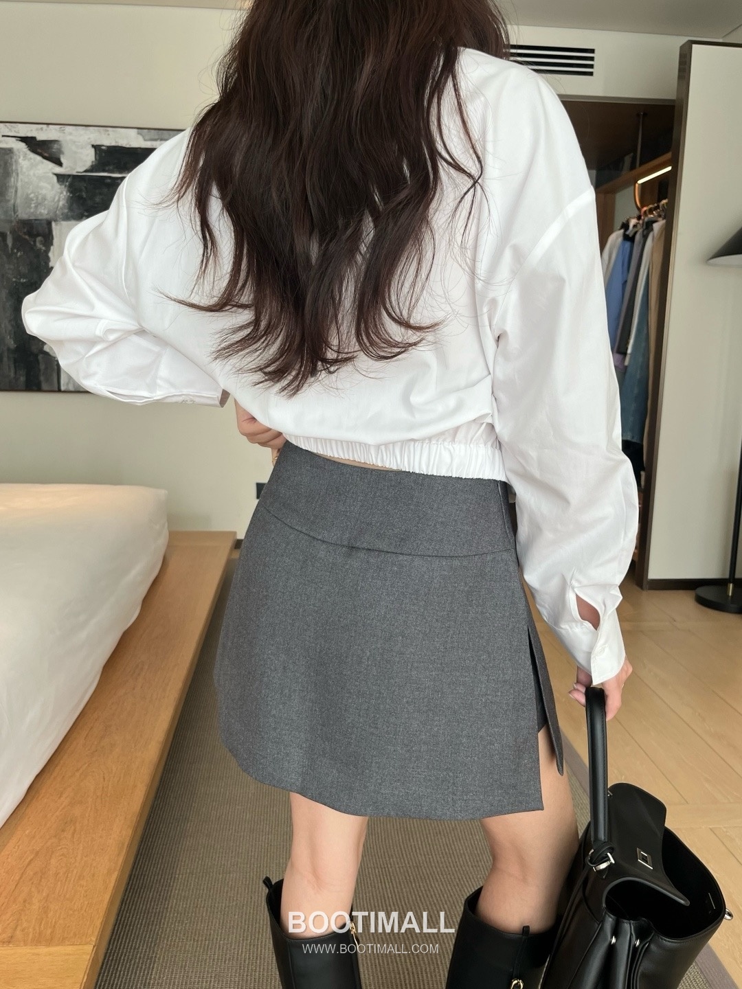 로에베 2026SS 코튼 아나그램 로고자수 크롭핏 긴팔 셔츠 Loewe 2026 SS Cotton Anagram Logo Embroidered Cropped Fit Long Sleeve Shirt 8