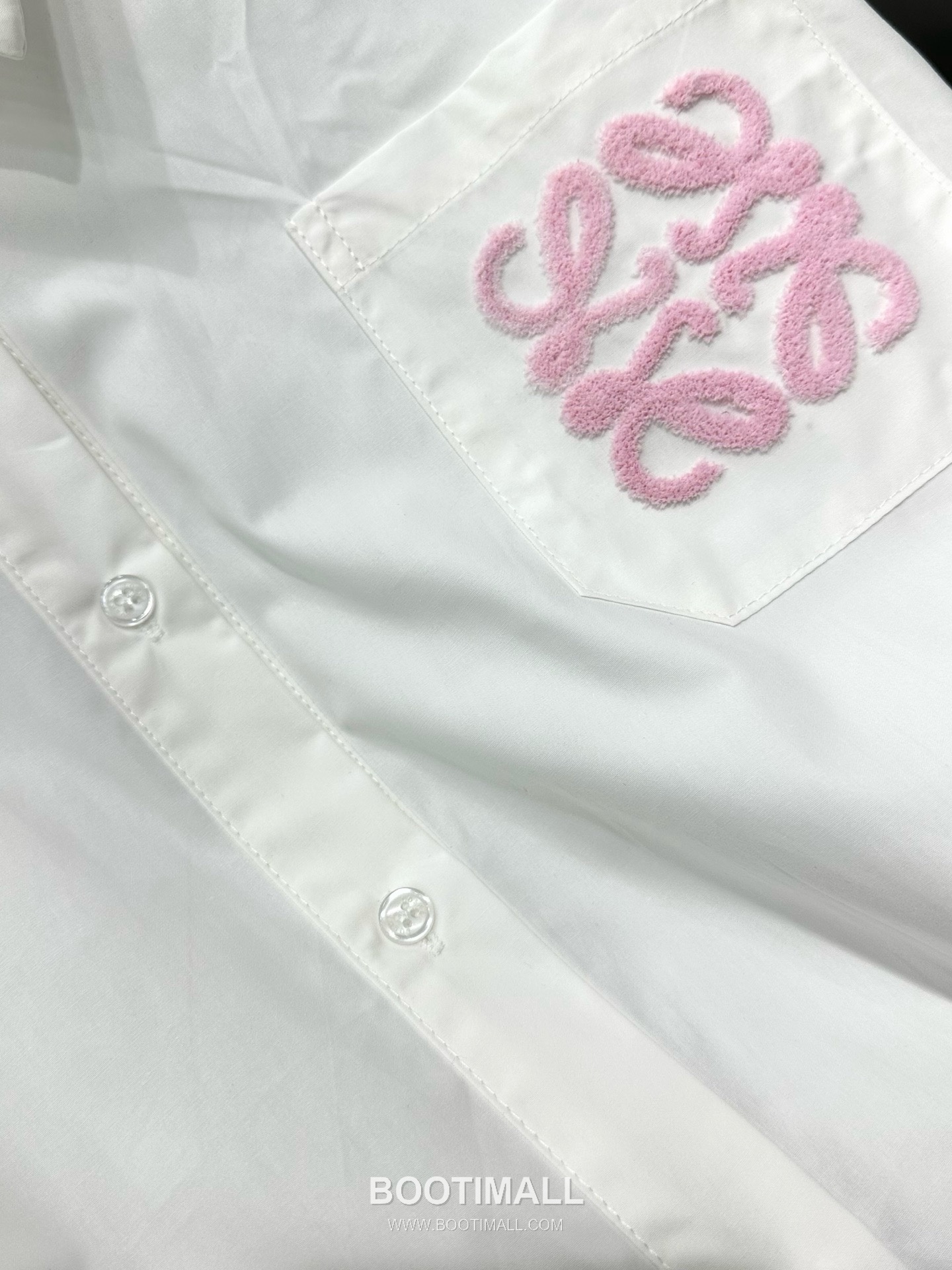 로에베 2026SS 코튼 아나그램 로고자수 크롭핏 긴팔 셔츠 Loewe 2026 SS Cotton Anagram Logo Embroidered Cropped Fit Long Sleeve Shirt 16