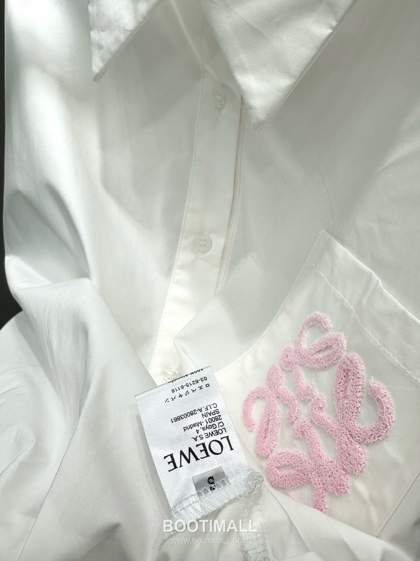 로에베 2026SS 코튼 아나그램 로고자수 크롭핏 긴팔 셔츠 Loewe 2026 SS Cotton Anagram Logo Embroidered Cropped Fit Long Sleeve Shirt 17