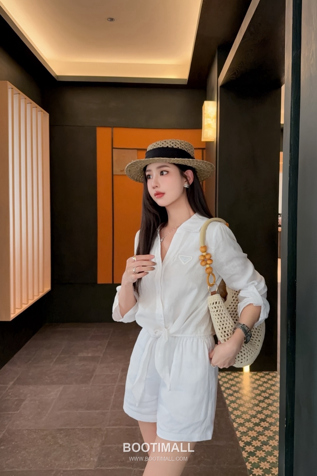 프라다 2026SS 린넨코튼 혼방 트라이앵글로고 매듭 크롭핏 7부소매 셔츠 Prada 2026 SS Linen Cotton Blend Triangle Logo Knot Cropped Fit Three Quarter Sleeve Shirt 3