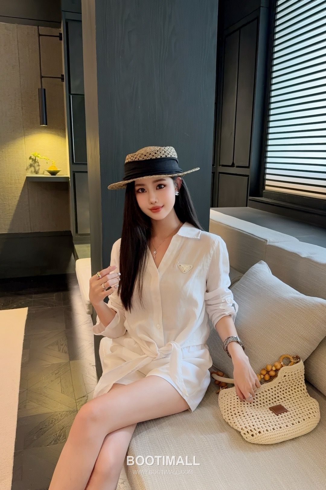 프라다 2026SS 린넨코튼 혼방 트라이앵글로고 매듭 크롭핏 7부소매 셔츠 Prada 2026 SS Linen Cotton Blend Triangle Logo Knot Cropped Fit Three Quarter Sleeve Shirt 7