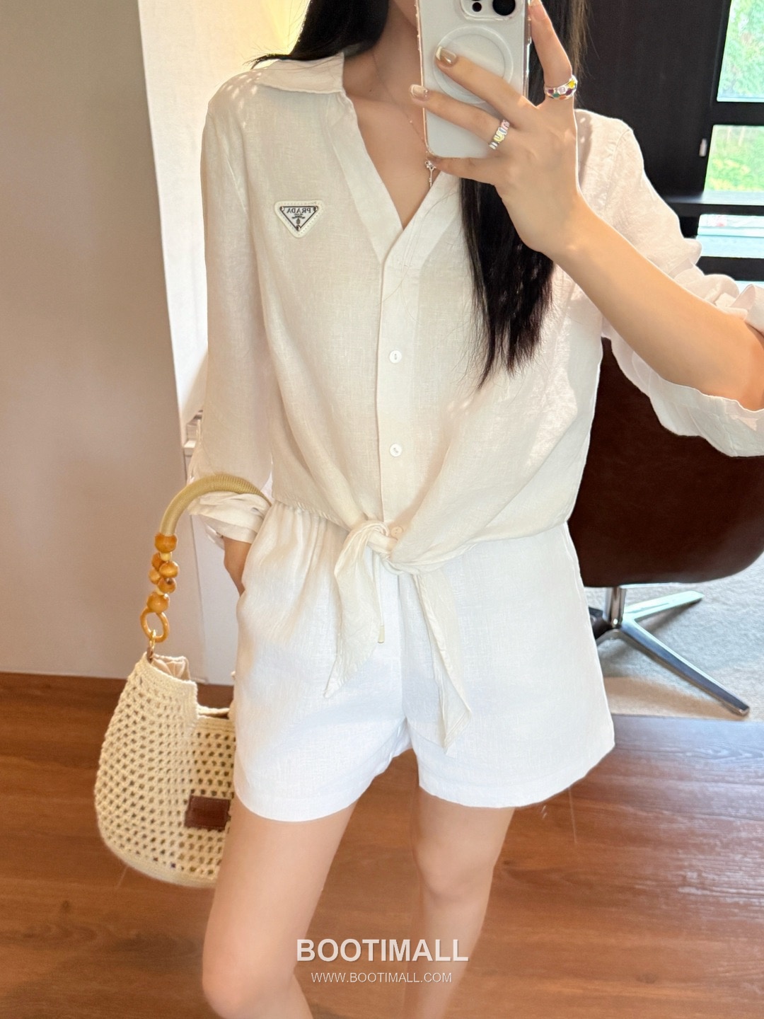 프라다 2026SS 린넨코튼 혼방 트라이앵글로고 매듭 크롭핏 7부소매 셔츠 Prada 2026 SS Linen Cotton Blend Triangle Logo Knot Cropped Fit Three Quarter Sleeve Shirt 8