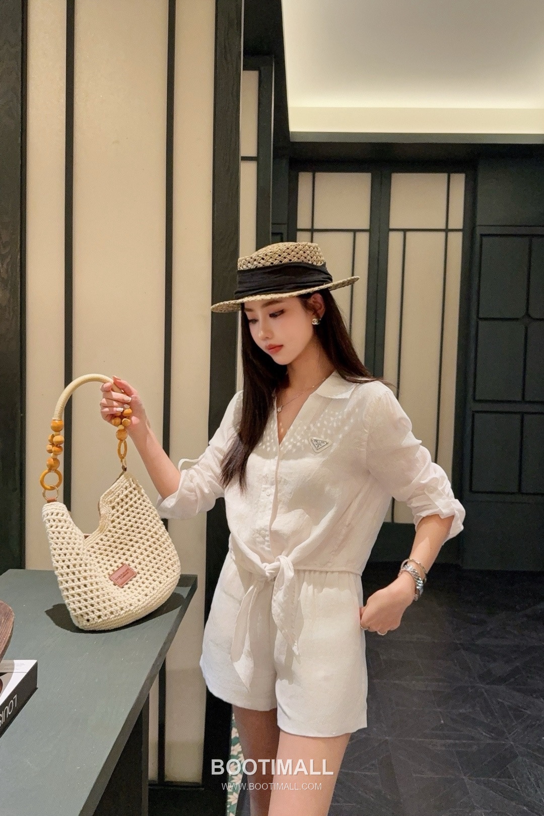 프라다 2026SS 린넨코튼 혼방 트라이앵글로고 매듭 크롭핏 7부소매 셔츠 Prada 2026 SS Linen Cotton Blend Triangle Logo Knot Cropped Fit Three Quarter Sleeve Shirt 9