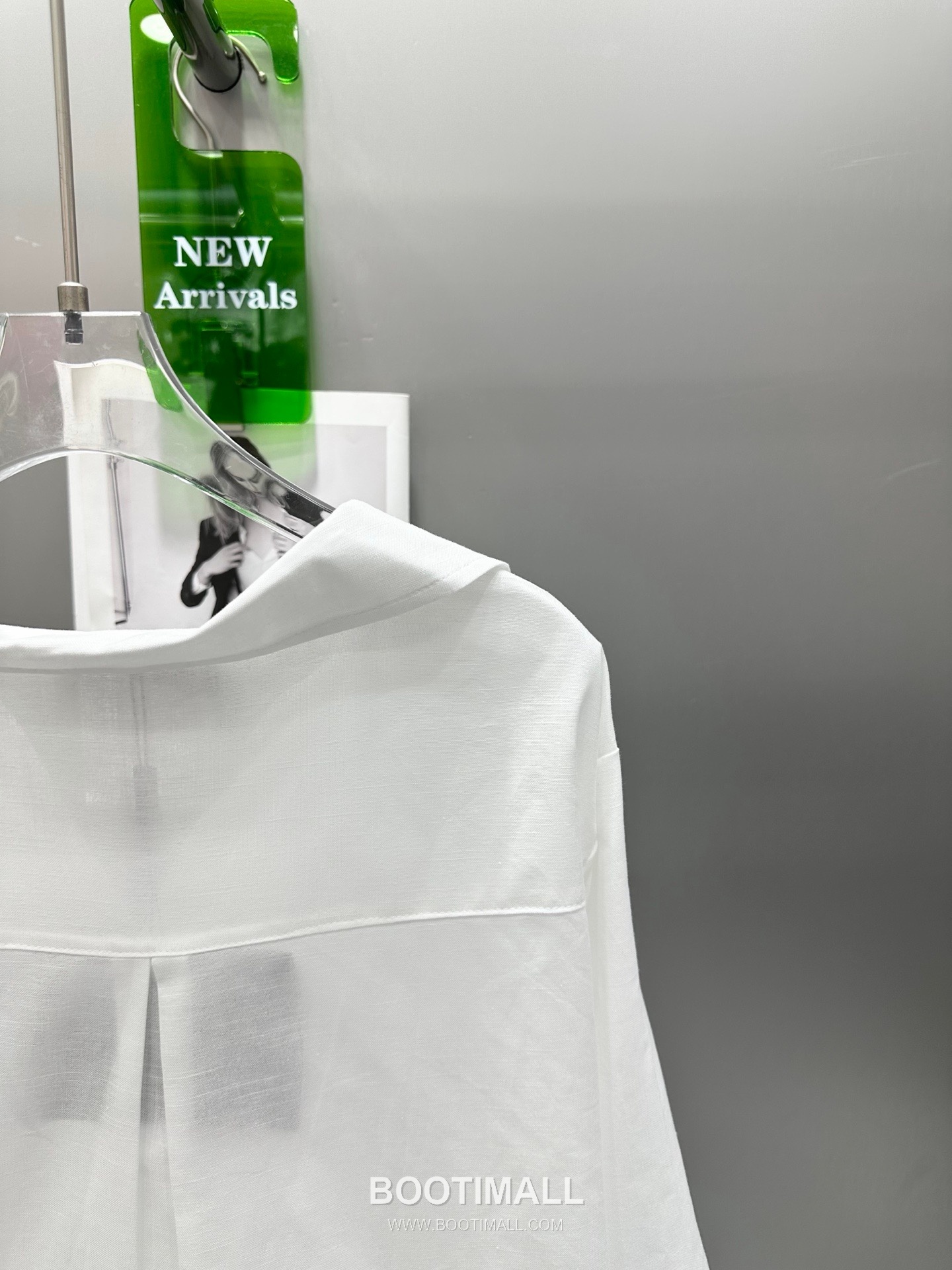 프라다 2026SS 린넨코튼 혼방 트라이앵글로고 매듭 크롭핏 7부소매 셔츠 Prada 2026 SS Linen Cotton Blend Triangle Logo Knot Cropped Fit Three Quarter Sleeve Shirt 17