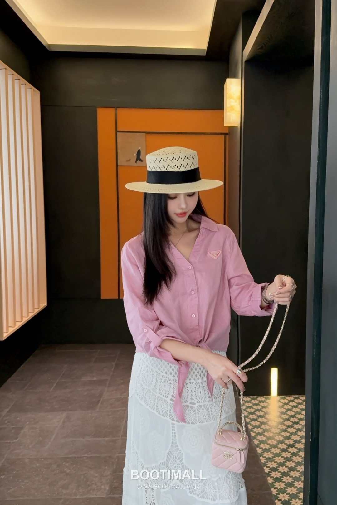 프라다 2026SS 린넨코튼 혼방 트라이앵글로고 매듭 크롭핏 7부소매 셔츠 Prada 2026 SS Linen Cotton Blend Triangle Logo Knot Cropped Fit Three Quarter Sleeve Shirt 5