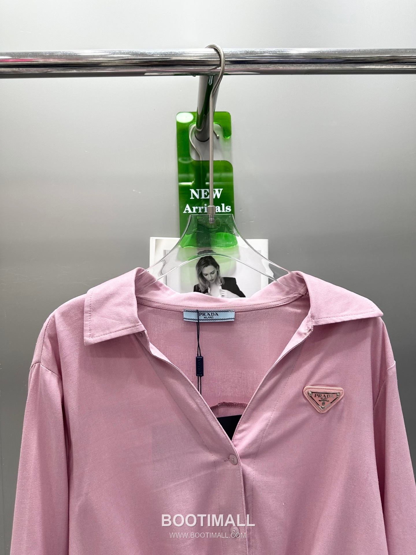 프라다 2026SS 린넨코튼 혼방 트라이앵글로고 매듭 크롭핏 7부소매 셔츠 Prada 2026 SS Linen Cotton Blend Triangle Logo Knot Cropped Fit Three Quarter Sleeve Shirt 14