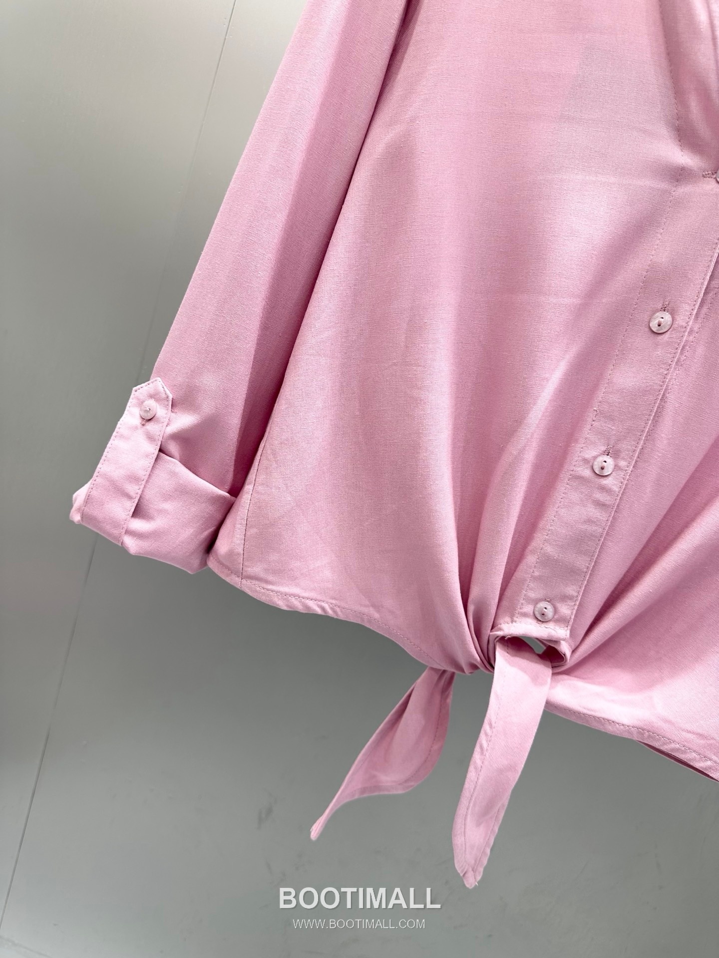 프라다 2026SS 린넨코튼 혼방 트라이앵글로고 매듭 크롭핏 7부소매 셔츠 Prada 2026 SS Linen Cotton Blend Triangle Logo Knot Cropped Fit Three Quarter Sleeve Shirt 16