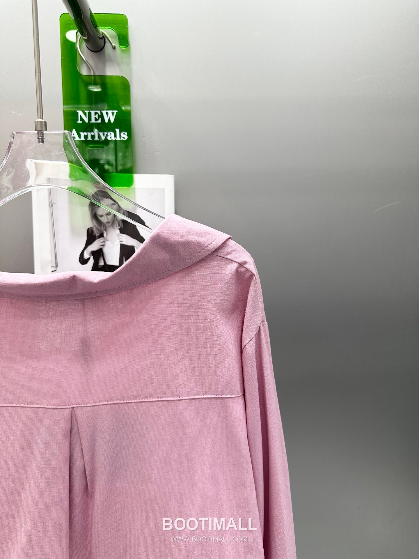 프라다 2026SS 린넨코튼 혼방 트라이앵글로고 매듭 크롭핏 7부소매 셔츠 Prada 2026 SS Linen Cotton Blend Triangle Logo Knot Cropped Fit Three Quarter Sleeve Shirt 17