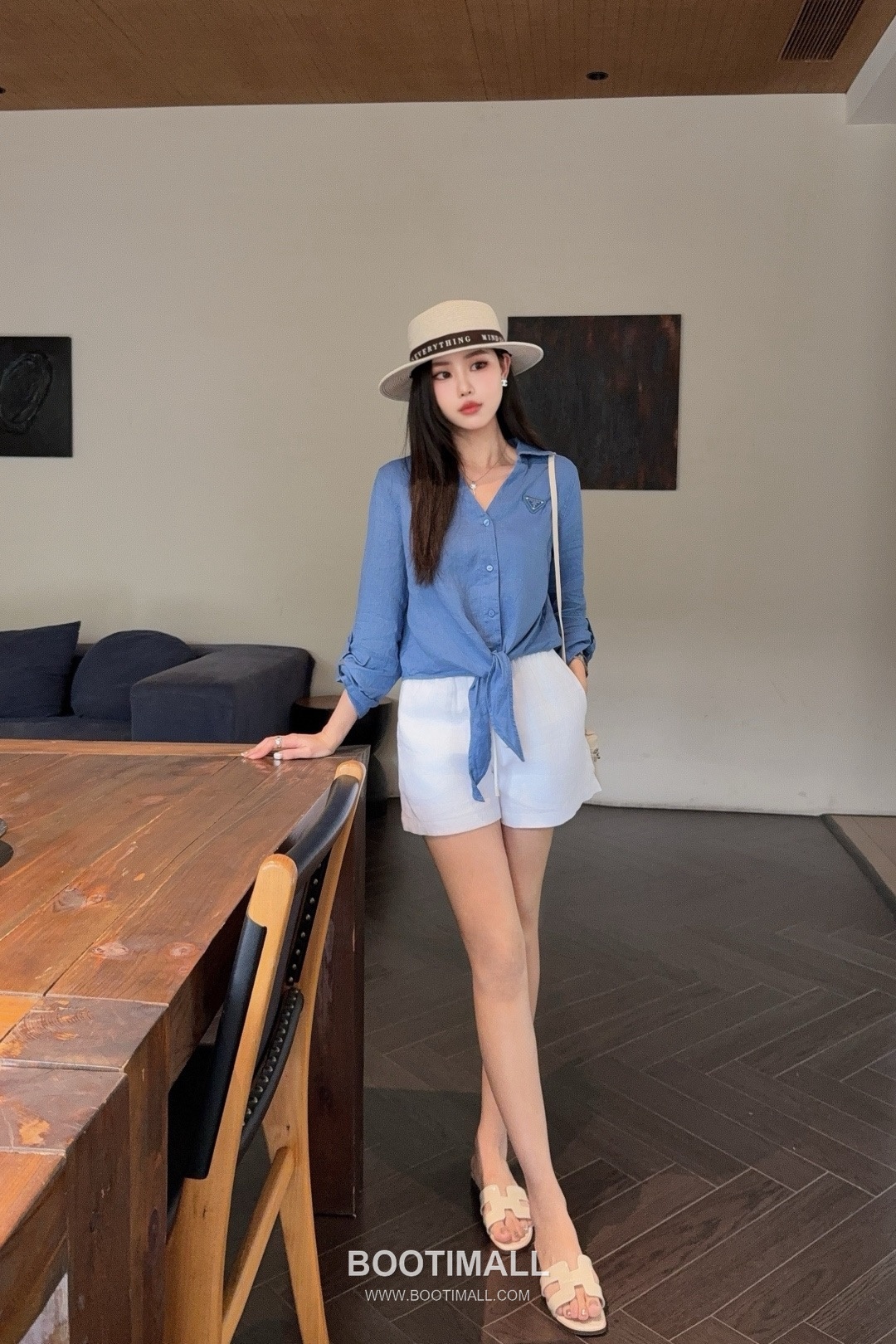 프라다 2026SS 린넨코튼 혼방 트라이앵글로고 매듭 크롭핏 7부소매 셔츠 Prada 2026 SS Linen Cotton Blend Triangle Logo Knot Cropped Fit Three Quarter Sleeve Shirt 1