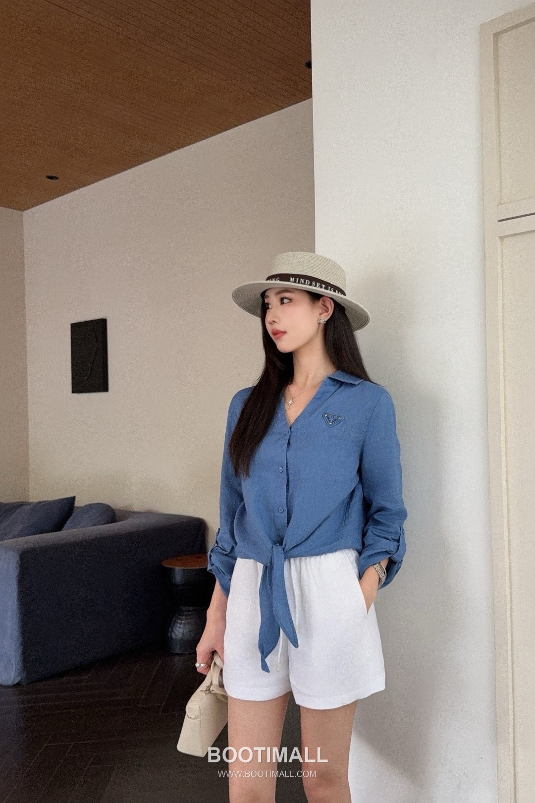 프라다 2026SS 린넨코튼 혼방 트라이앵글로고 매듭 크롭핏 7부소매 셔츠 Prada 2026 SS Linen Cotton Blend Triangle Logo Knot Cropped Fit Three Quarter Sleeve Shirt 3