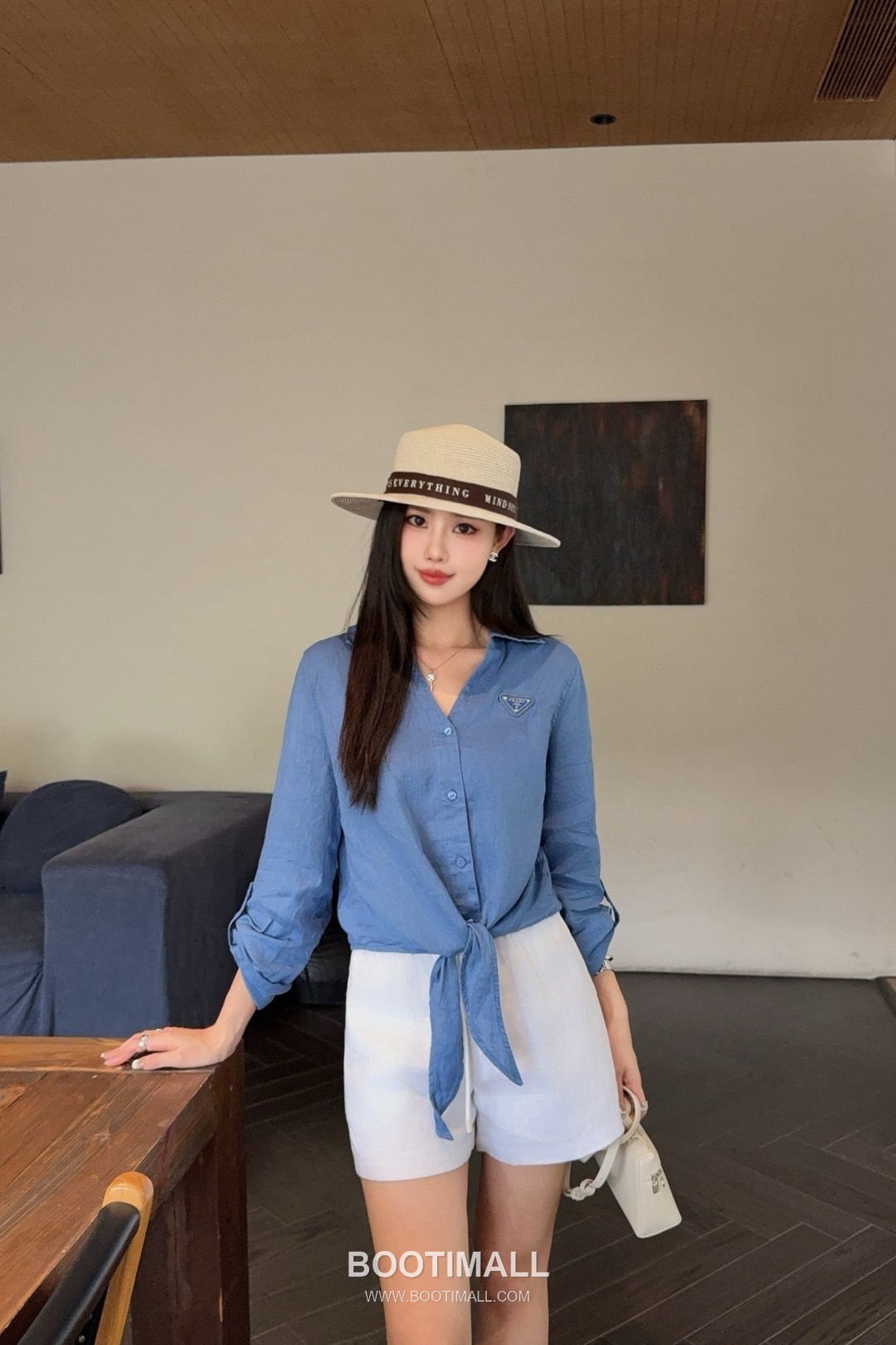 프라다 2026SS 린넨코튼 혼방 트라이앵글로고 매듭 크롭핏 7부소매 셔츠 Prada 2026 SS Linen Cotton Blend Triangle Logo Knot Cropped Fit Three Quarter Sleeve Shirt 4