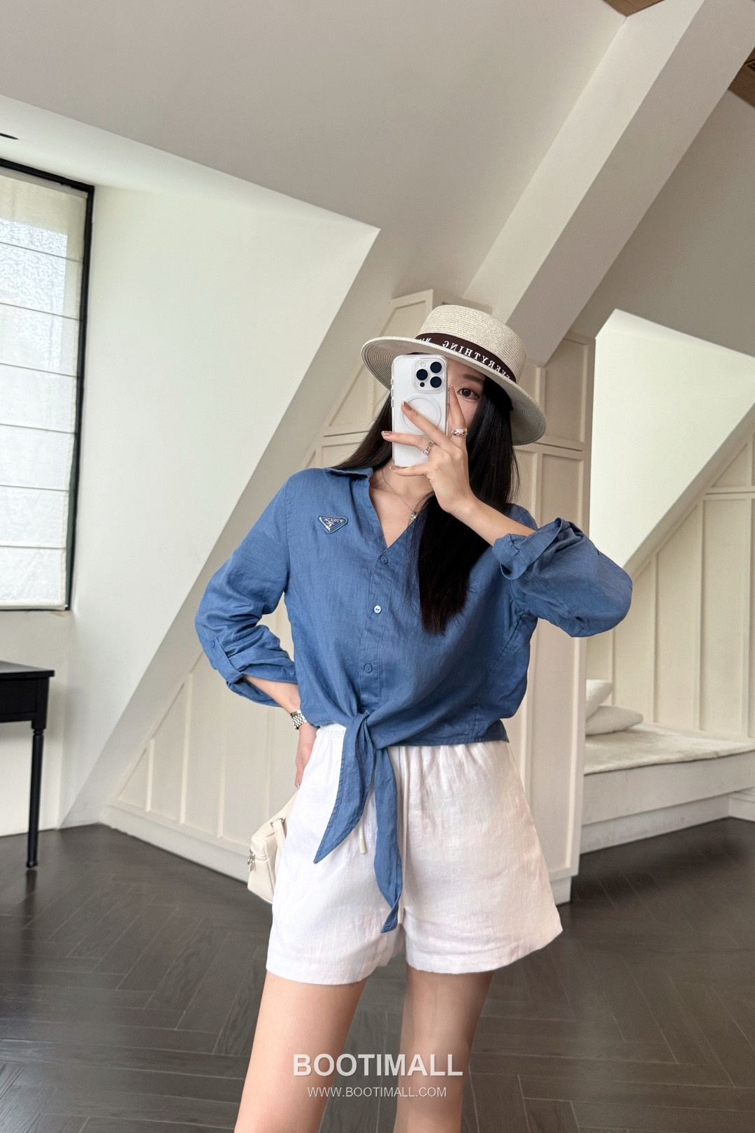 프라다 2026SS 린넨코튼 혼방 트라이앵글로고 매듭 크롭핏 7부소매 셔츠 Prada 2026 SS Linen Cotton Blend Triangle Logo Knot Cropped Fit Three Quarter Sleeve Shirt 7