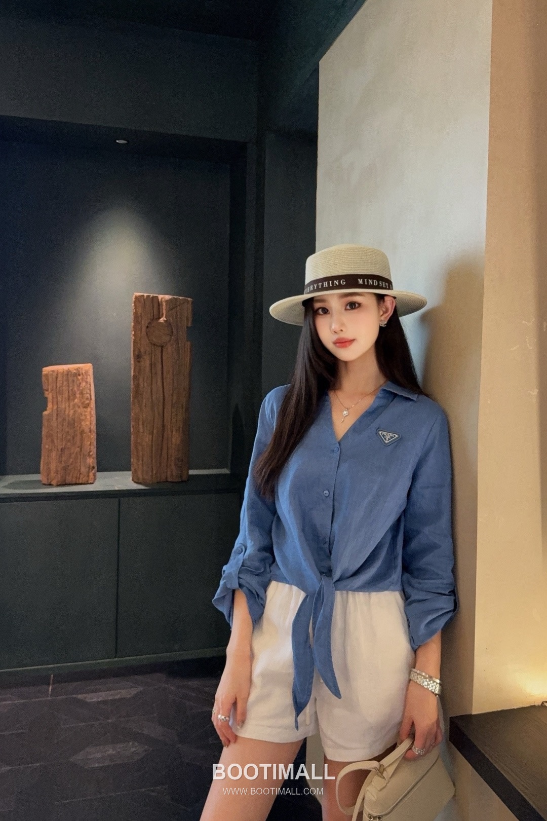 프라다 2026SS 린넨코튼 혼방 트라이앵글로고 매듭 크롭핏 7부소매 셔츠 Prada 2026 SS Linen Cotton Blend Triangle Logo Knot Cropped Fit Three Quarter Sleeve Shirt 8