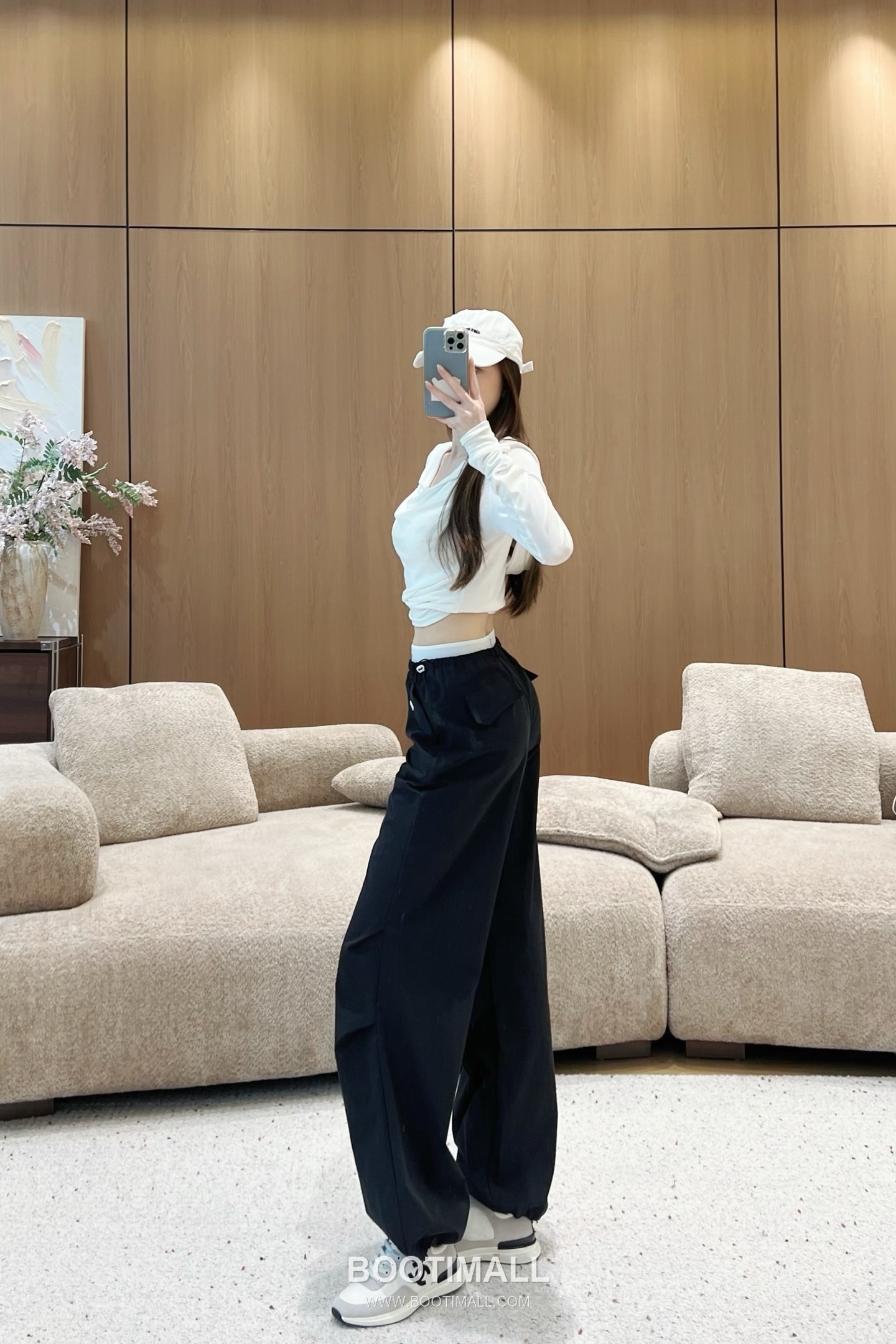 프라다 2026SS 기능성 패브릭 로고웨빙 더블웨이스트 루즈핏 카고팬츠 Prada 2026 SS Functional Fabric Logo Webbing Double Waist Loose Fit Cargo Pants 1