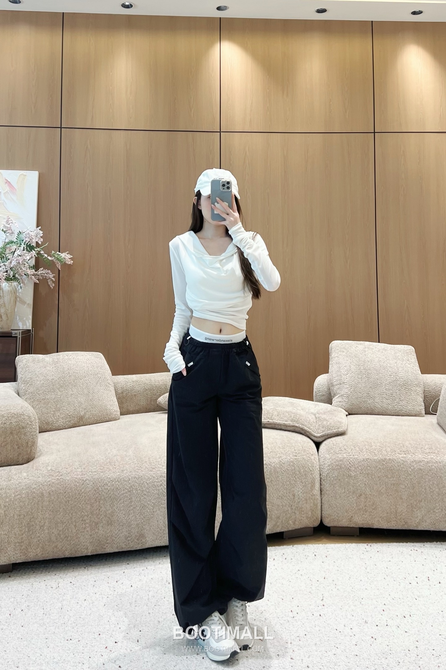 프라다 2026SS 기능성 패브릭 로고웨빙 더블웨이스트 루즈핏 카고팬츠 Prada 2026 SS Functional Fabric Logo Webbing Double Waist Loose Fit Cargo Pants 2