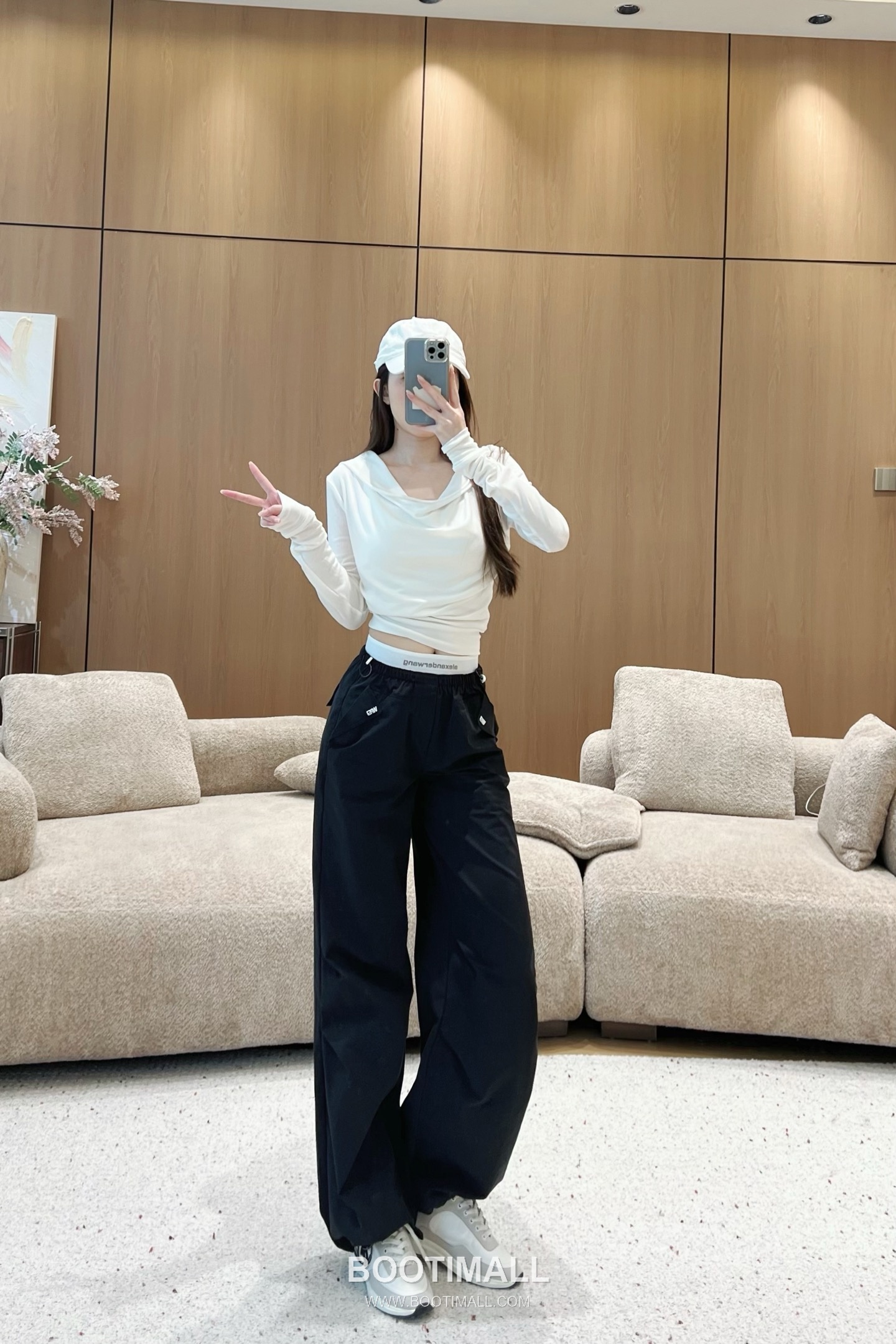 프라다 2026SS 기능성 패브릭 로고웨빙 더블웨이스트 루즈핏 카고팬츠 Prada 2026 SS Functional Fabric Logo Webbing Double Waist Loose Fit Cargo Pants 3