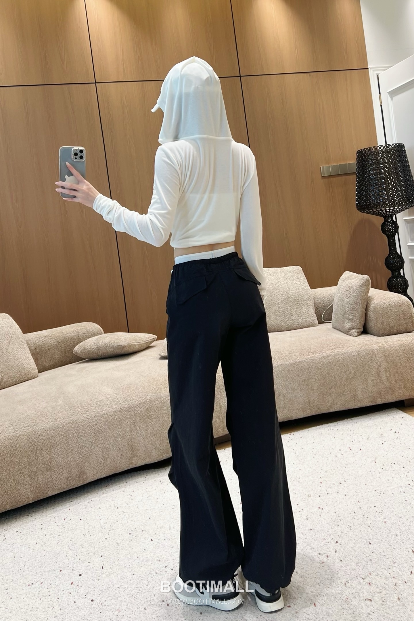 프라다 2026SS 기능성 패브릭 로고웨빙 더블웨이스트 루즈핏 카고팬츠 Prada 2026 SS Functional Fabric Logo Webbing Double Waist Loose Fit Cargo Pants 4