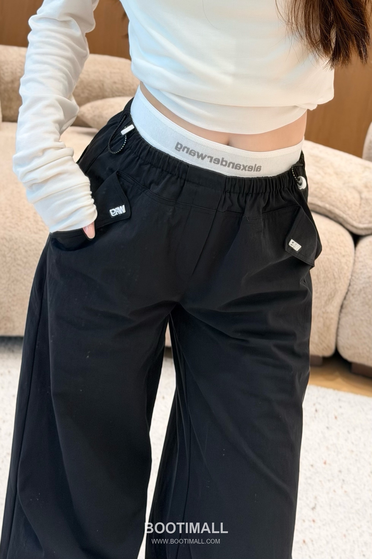 프라다 2026SS 기능성 패브릭 로고웨빙 더블웨이스트 루즈핏 카고팬츠 Prada 2026 SS Functional Fabric Logo Webbing Double Waist Loose Fit Cargo Pants 9