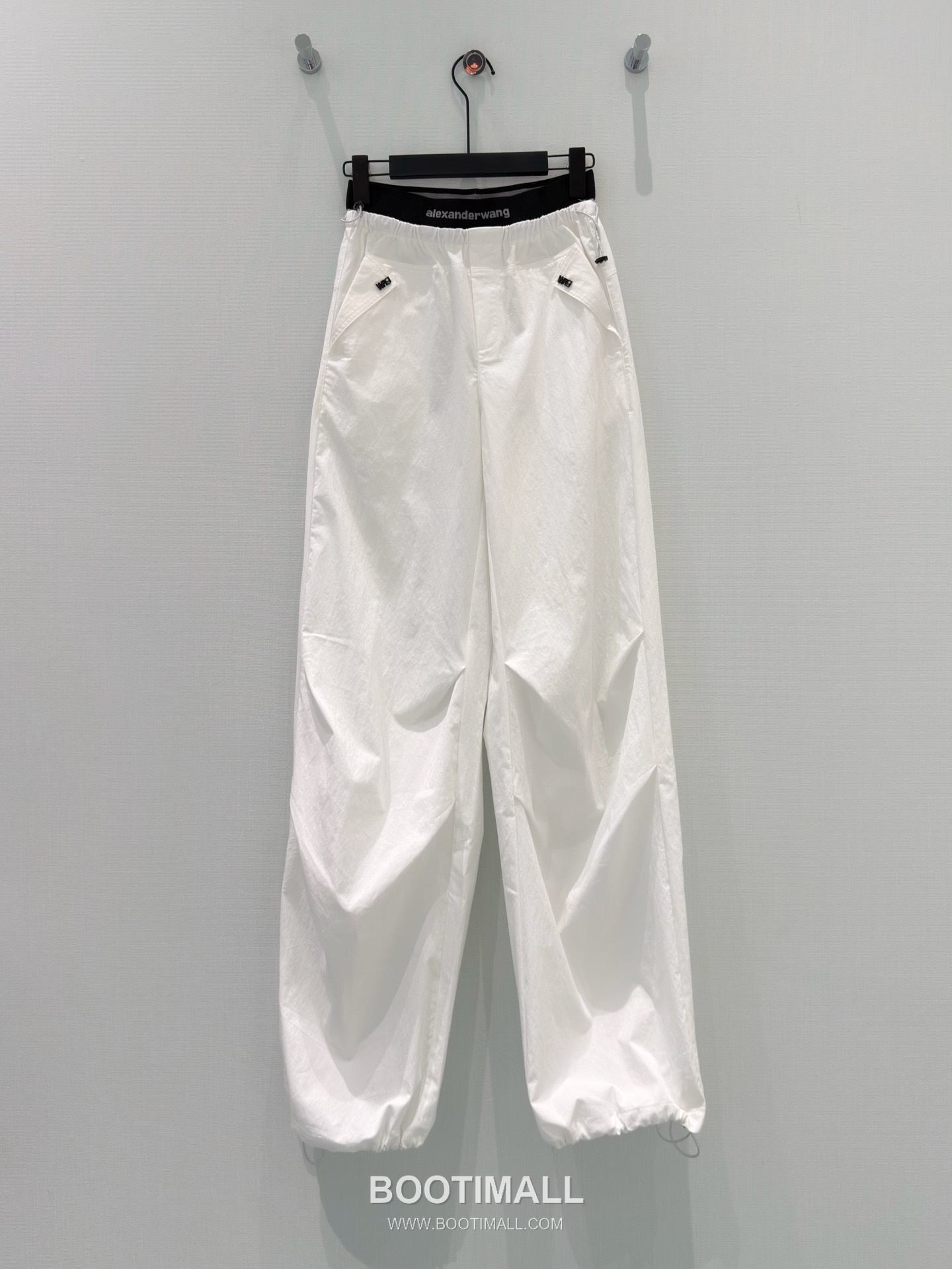 프라다 2026SS 기능성 패브릭 로고웨빙 더블웨이스트 루즈핏 카고팬츠 Prada 2026 SS Functional Fabric Logo Webbing Double Waist Loose Fit Cargo Pants 11